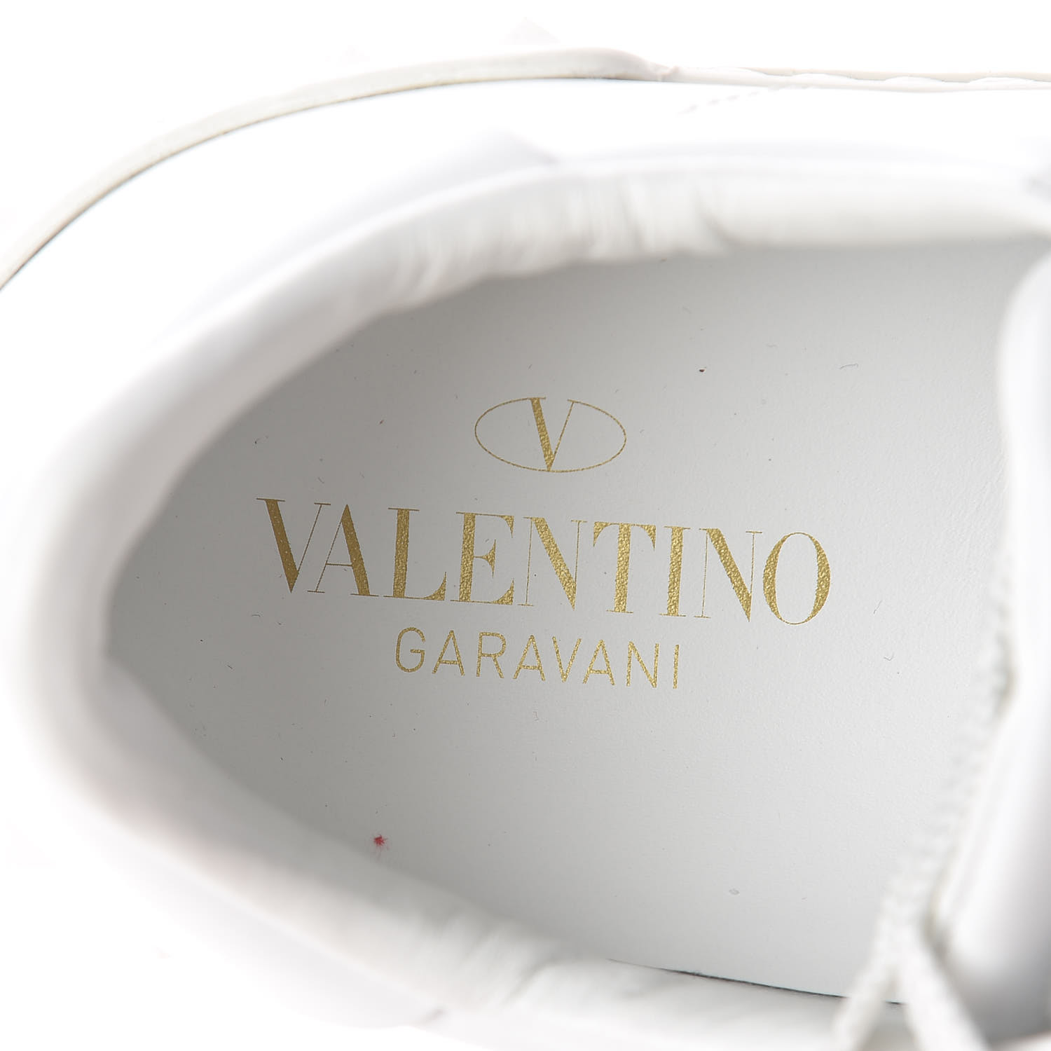 とう♡VALENTINO VALENTINO GARAVANI Calfskin Embroidered Heart Rockstud