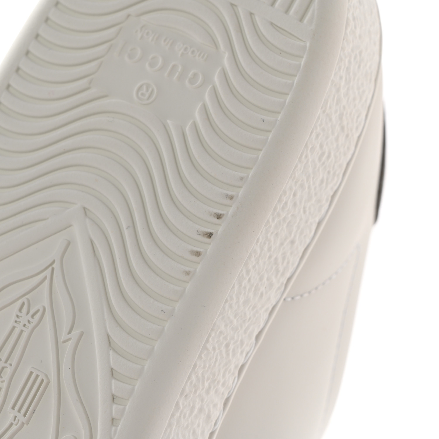 GUCCI９号 GUCCI Calfskin Interlocking G Perforated Womens Ace Sneakers