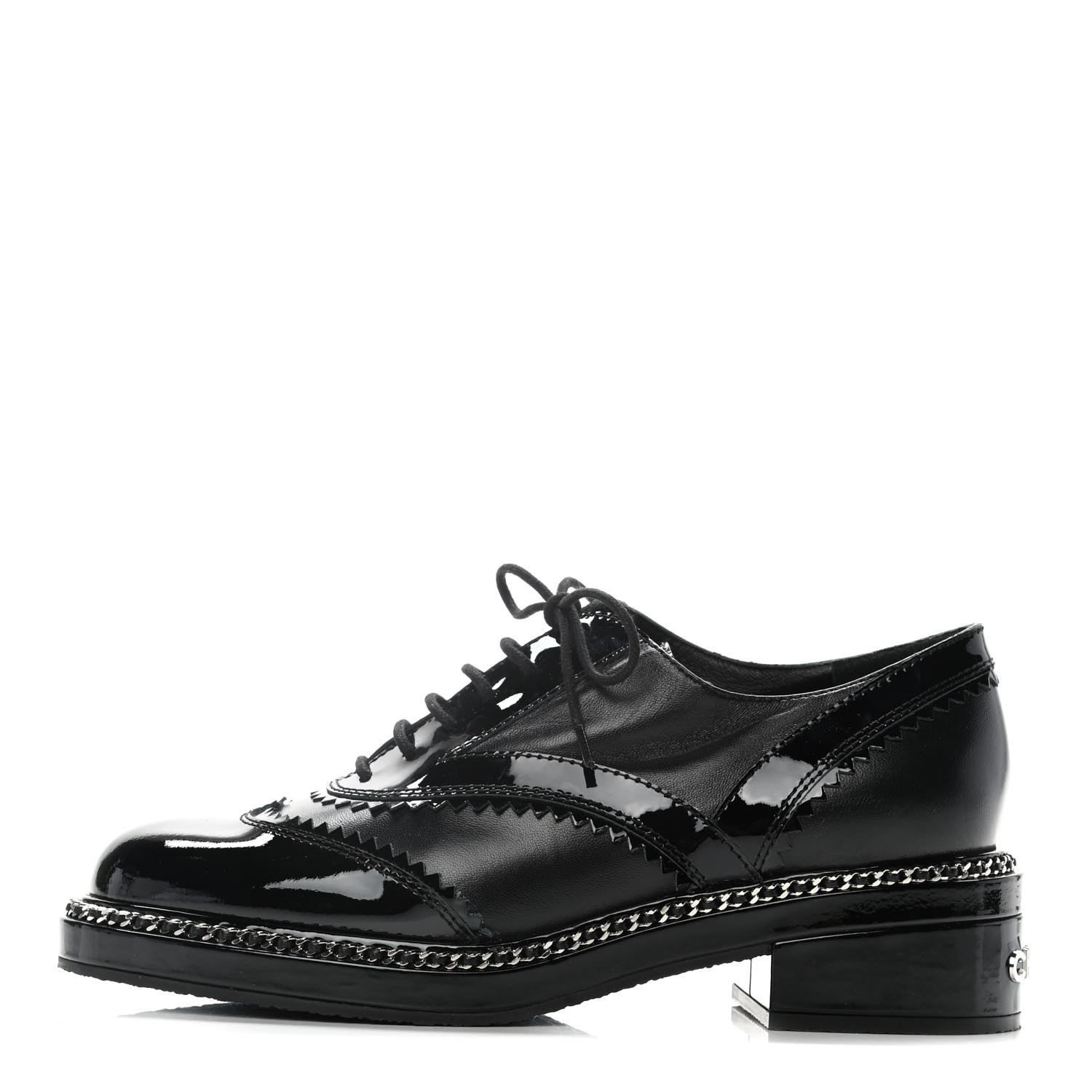 CHANEL Black Patent Leather Brogue Lace-up shoes in size 39. - Bukowskis