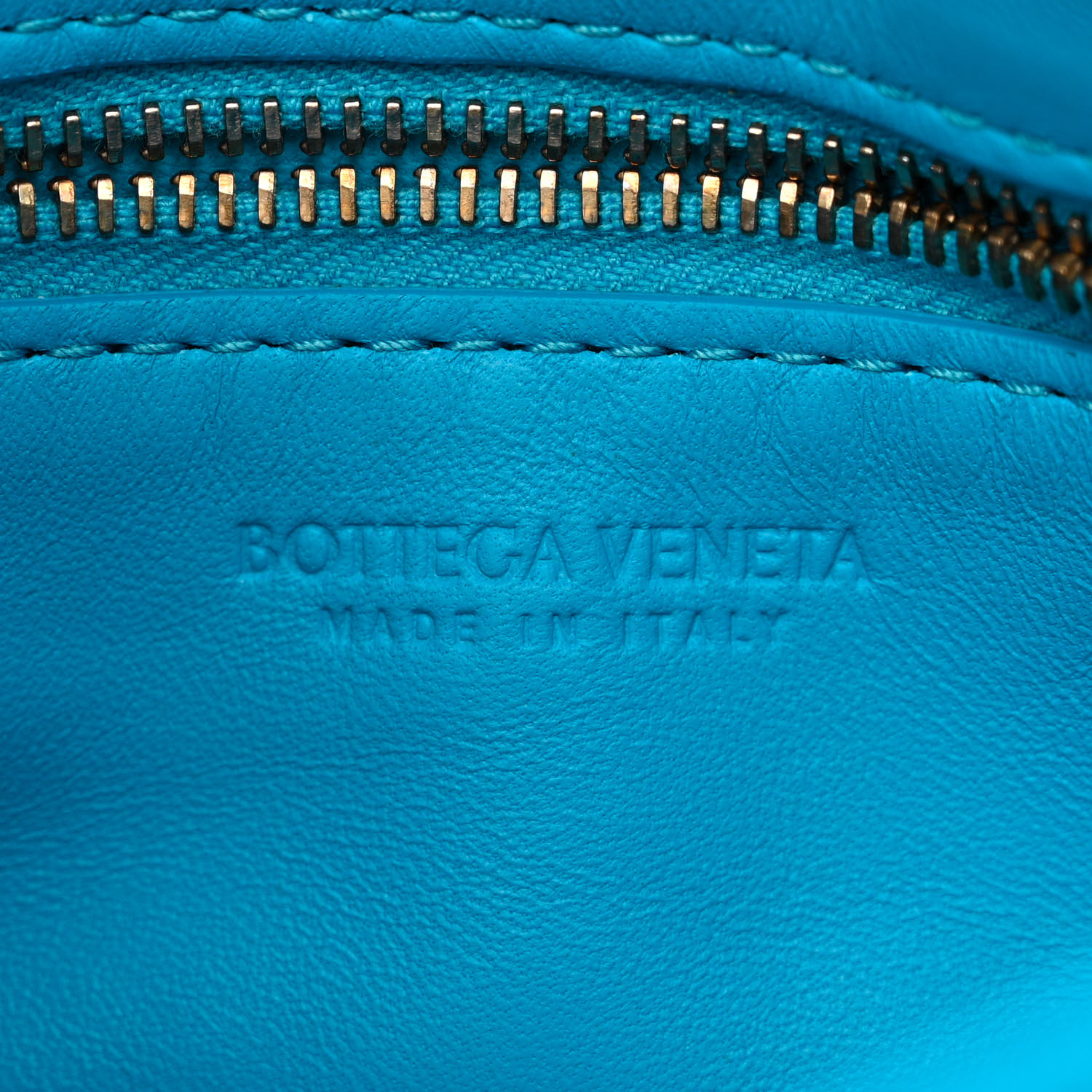 【BOTTEGA VENETA】Small Padded Cassette Bag Pool BOTTEGA VENETA Nappa Maxi Intreccio Small Padded Cassette