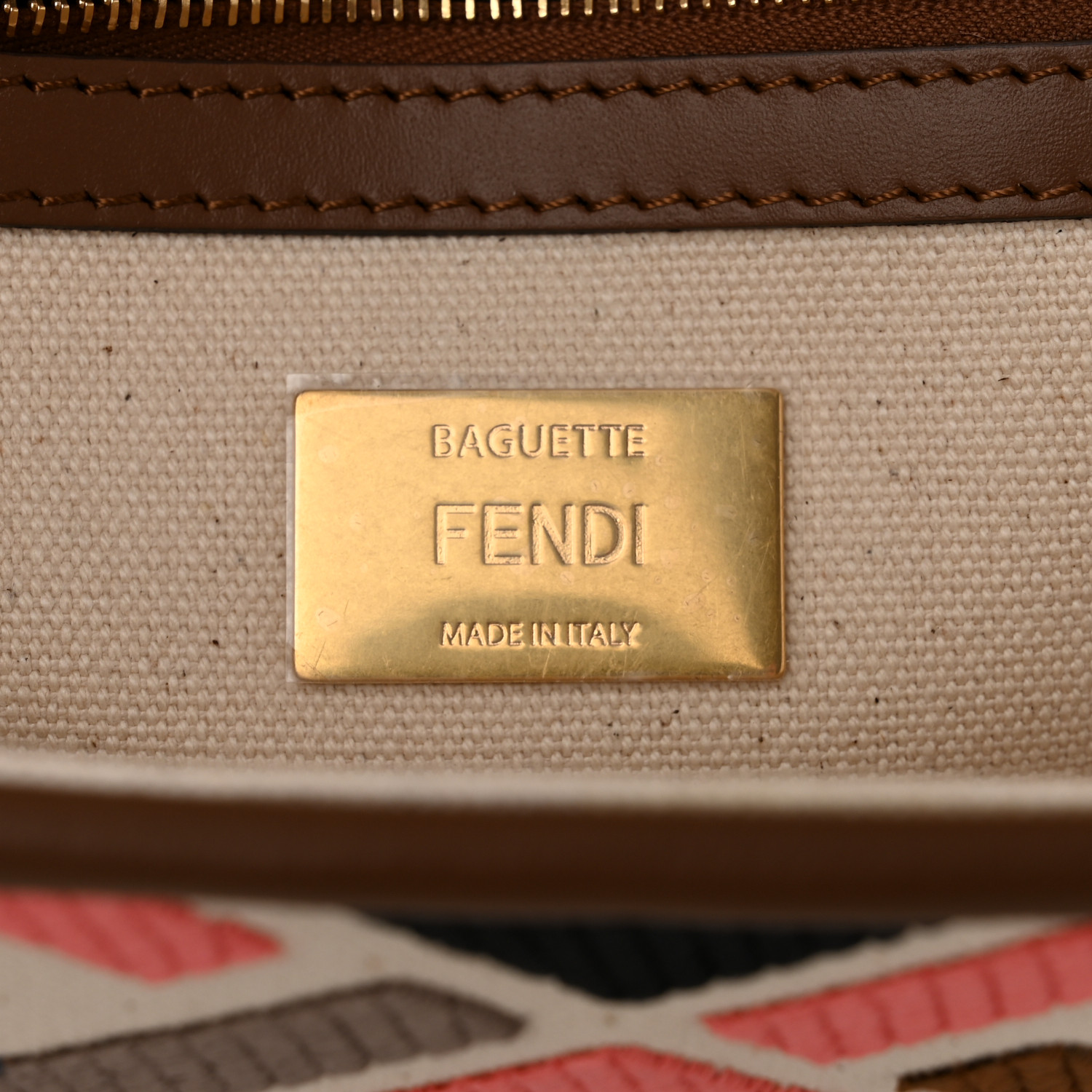 Fendi 幾何学模様ラグ ベージュ ゴールド FENDI Canvas Ricamo Vitello King FF Multicolor Embroidered