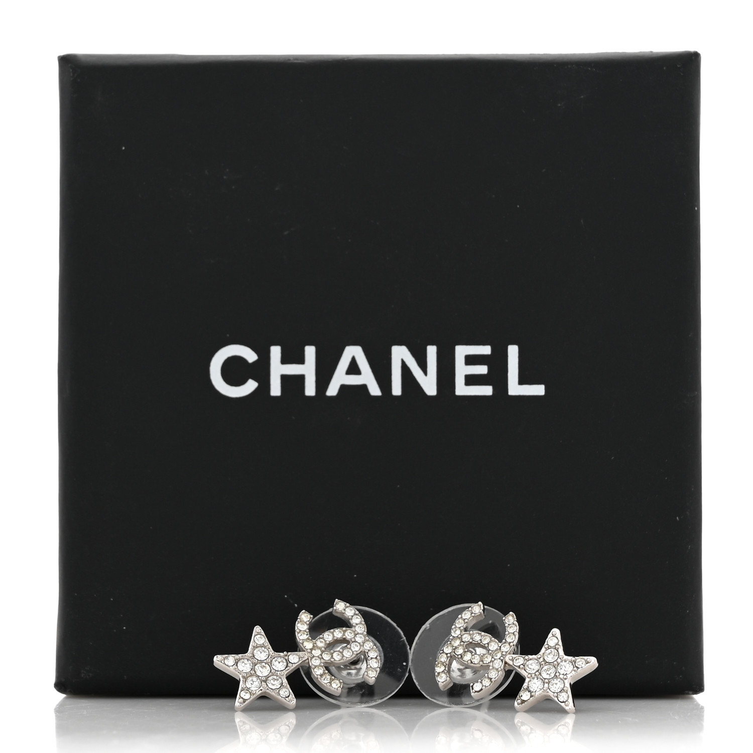 るる CHANEL Metal CC Textured Earrings Silver 1703435 | FASHIONPHILE