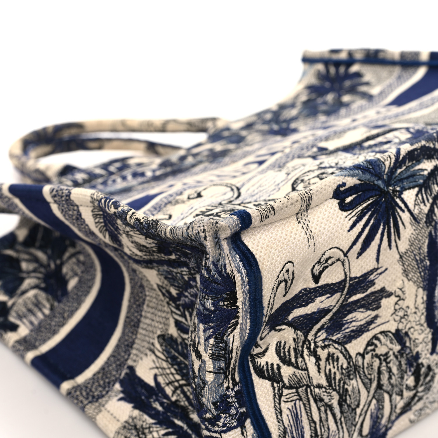 自然の美を纏う｜Book Tote “Toile de Jouy Palms”【Dior】 abc83bae08b0b79bb5d8e446d95135