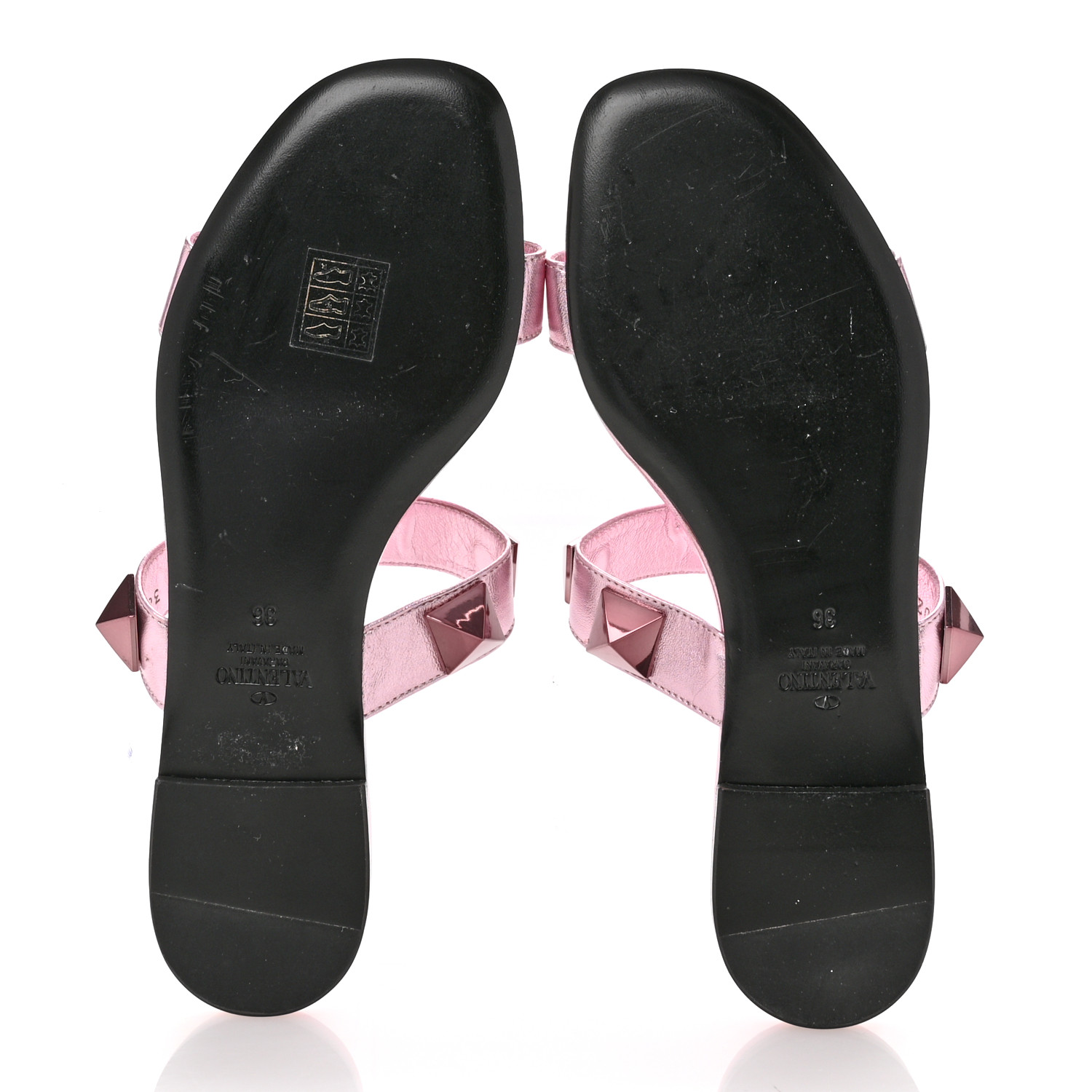 VALENTINO| (5W0B0N93 PHV 0NO / 5W2B0N93 PHV 0NO) VALENTINO GARAVANI Metallic Nappa Roman Stud Flat Slide
