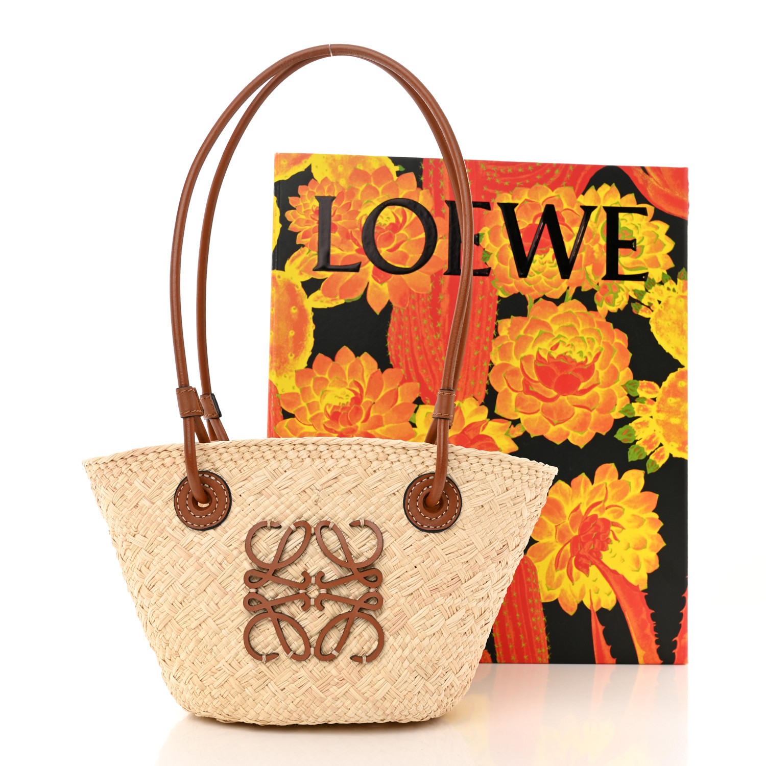 かごバッグ Anagram Basket Bag in Iraca Palm and Calfskin Natural Tan LOEWE Iraca Palm Calfskin Small Anagram Basket Bag Natural