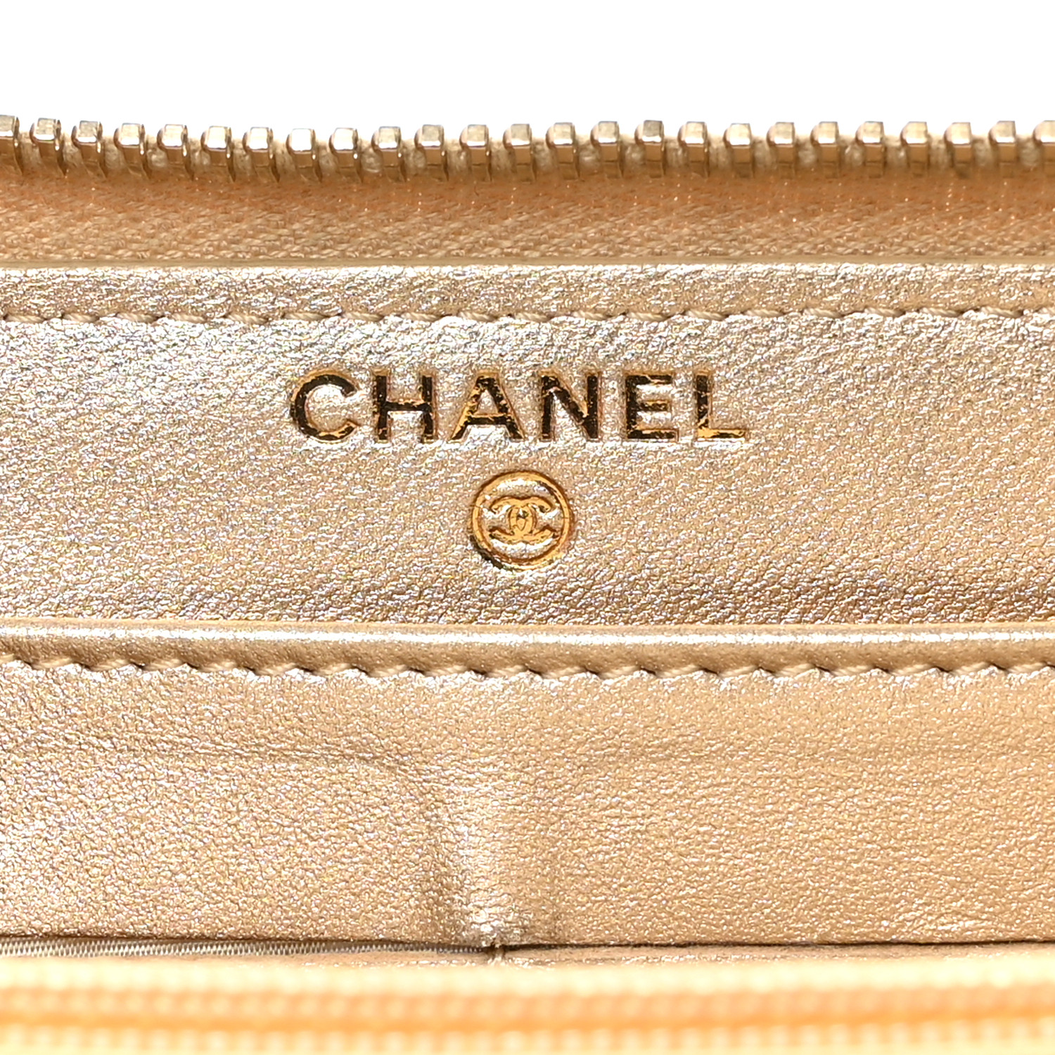 シャネル CHANEL CHANEL Metallic Lambskin Quilted Large Gusset Zip Around
