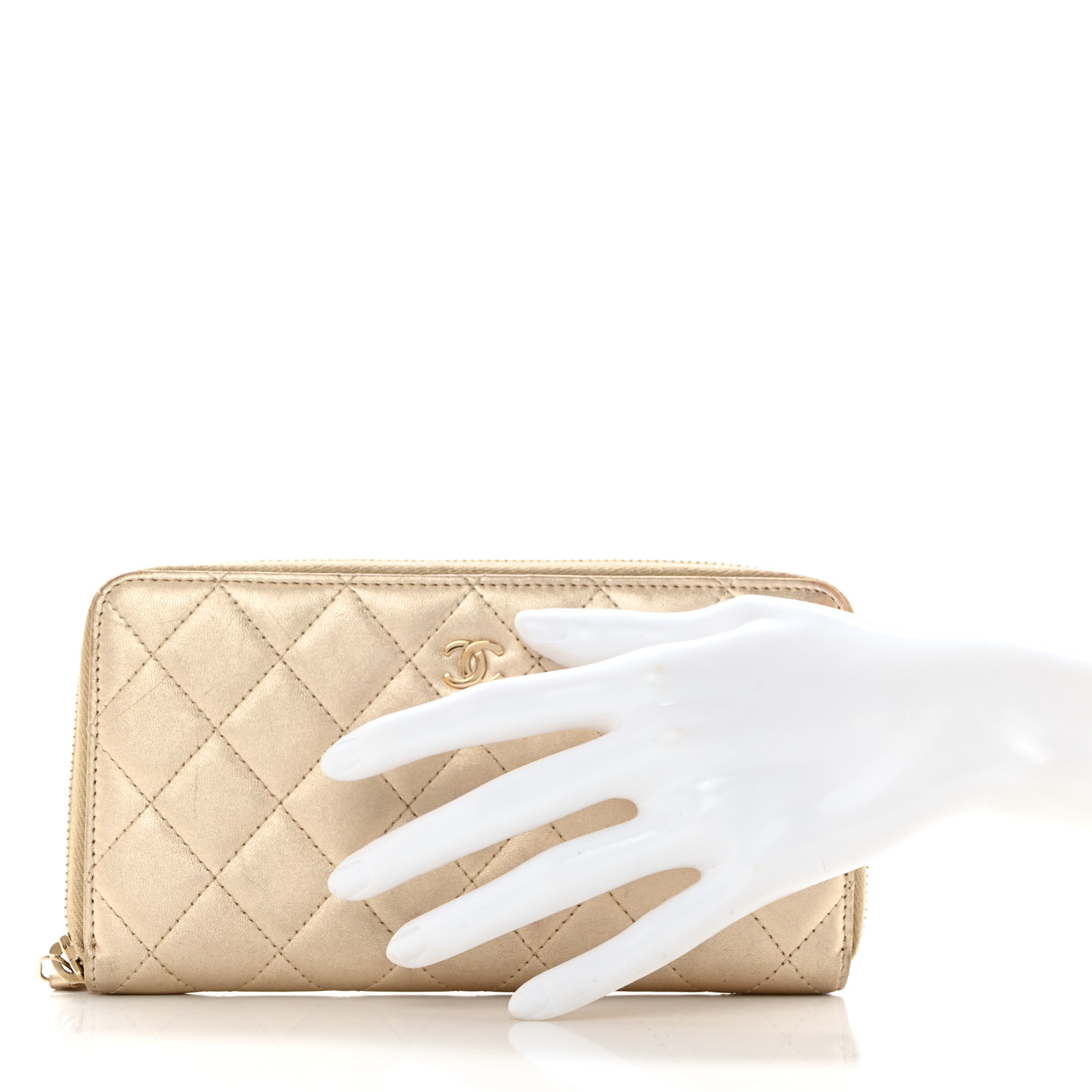 シャネル CHANEL CHANEL Metallic Lambskin Quilted Large Gusset Zip Around