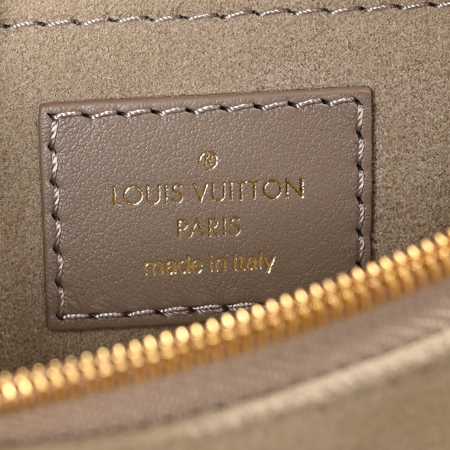 LOUIS VUITTON 保存版(非売品)カタログ LOUIS VUITTON Calfskin LV New Wave Chain Bag Taupe 1698405