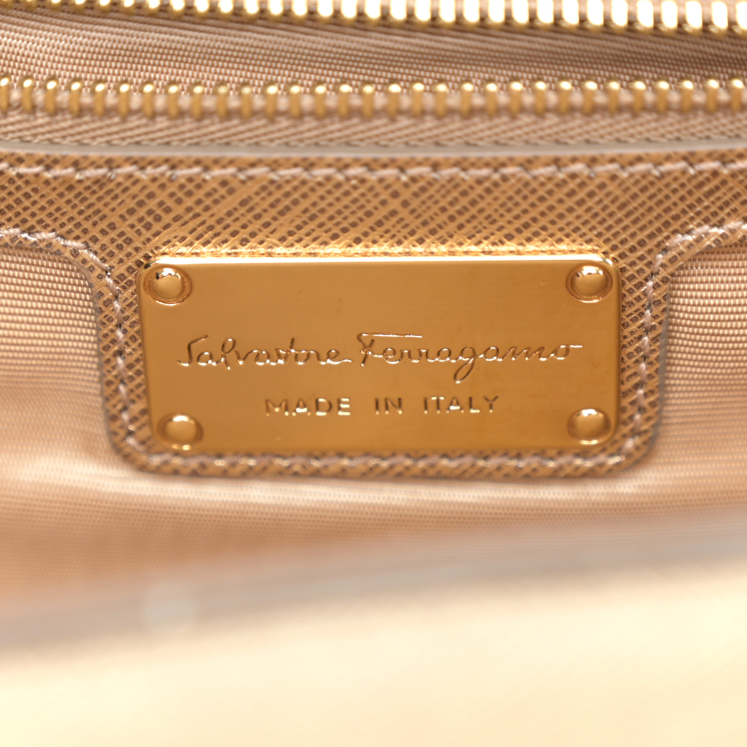 Salvatore Ferragamo パーティバッグ　えんじ色 Salvatore Ferragamo パーティバッグ えんじ色