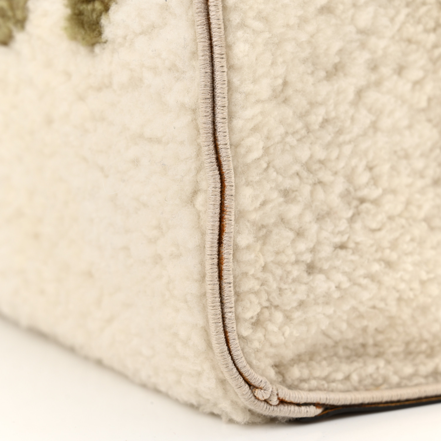 【送料&関税込】Fendi Shearling Fendi FF shearling slippers Fendi