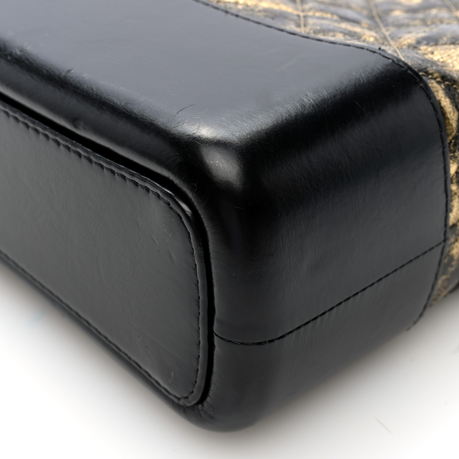 【gabugabu☆】 CHANEL Metallic Crumpled Goatskin Quilted Medium Gabrielle