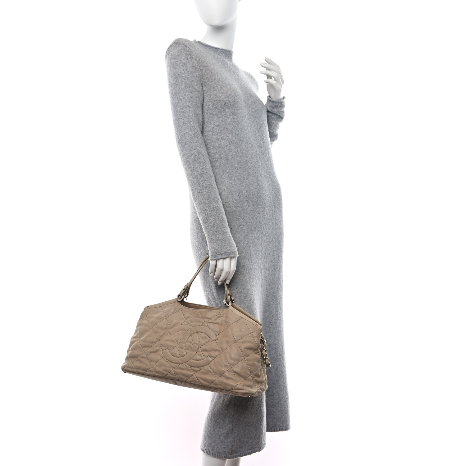 ゆ　　　CHANEL CHANEL Iridescent Calfskin Quilted Small Sea Hit Tote Beige