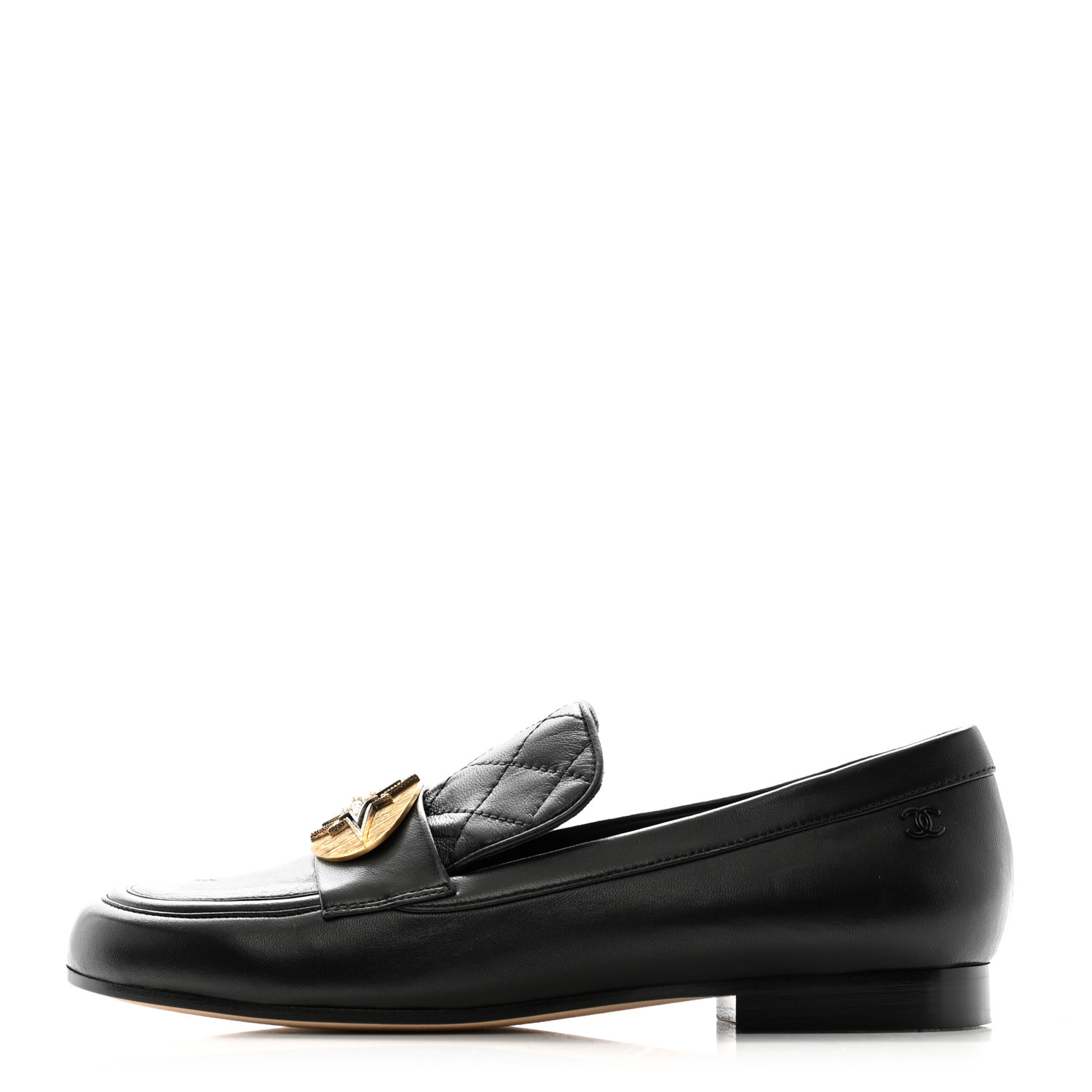 エレガント&モードな足元◆2色♪【CHANEL】25SS モカシン CHANEL Lambskin Quilted Pearl Embellished Mocassin Loafers