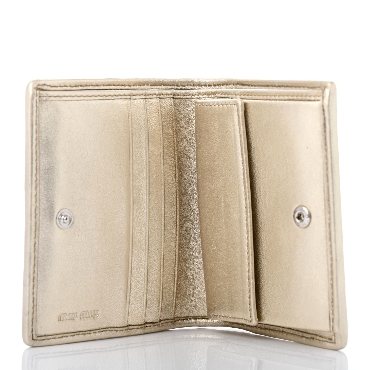 MiuMiu matelass leather logo wallet gold SS25 新作 ★ MIU MIU Metallic Nappa Matelasse Crystal Pearl Logo Compact