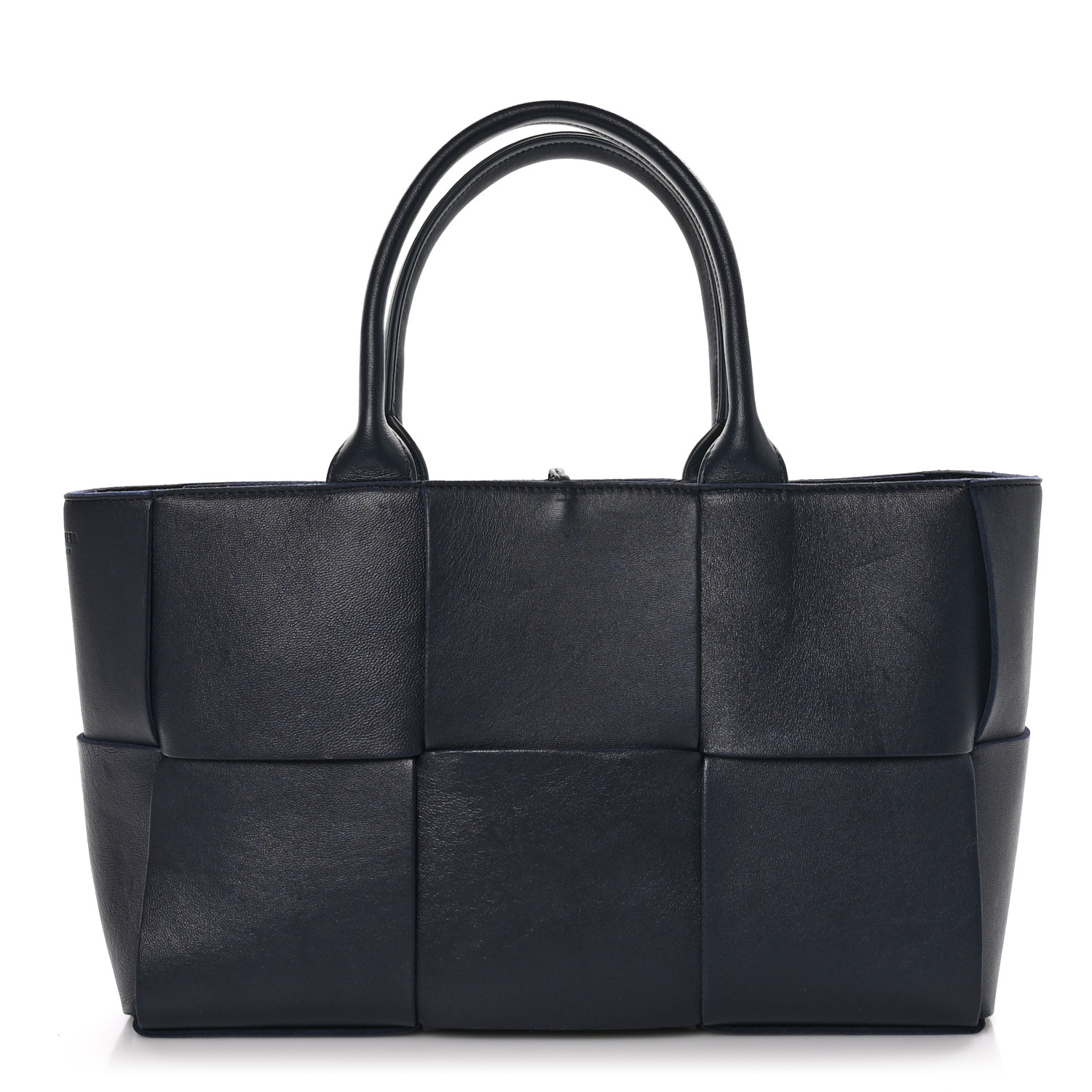 トートバッグ Bottega Veneta Arco Micro Tote Bag In Maxi Intrecciato Nappa Bottega Veneta Maxi Intrecciato Arco Bag