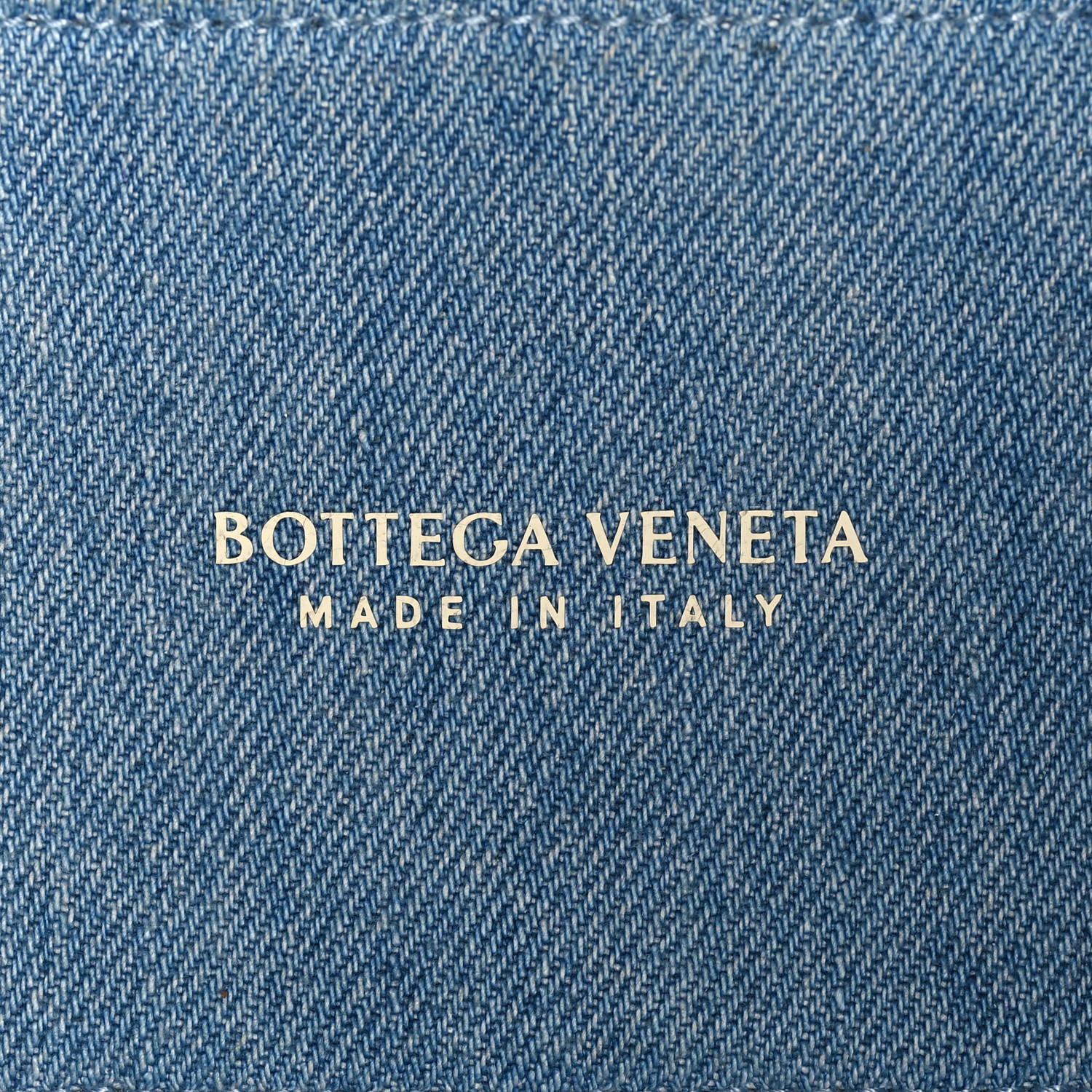 BOTTEGA VENETA ロゴ イントレチャート ARCO MINI デニムトート BOTTEGA VENETA Denim Maxi Intrecciato Mini Arco Tote Blue