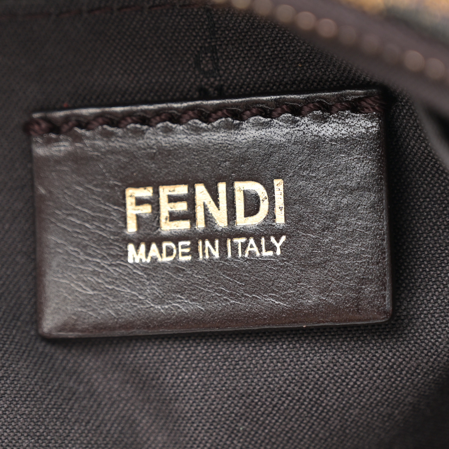 美品♡ SHE Tokyo Meghan hounds-tooth 36 FENDI Zucca Patent Mia Hobo Tobacco 1665163 | FASHIONPHILE