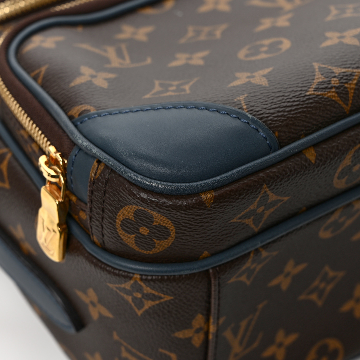 LOUIS VUITTON Monogram Camera Bag 1432954 | FASHIONPHILE