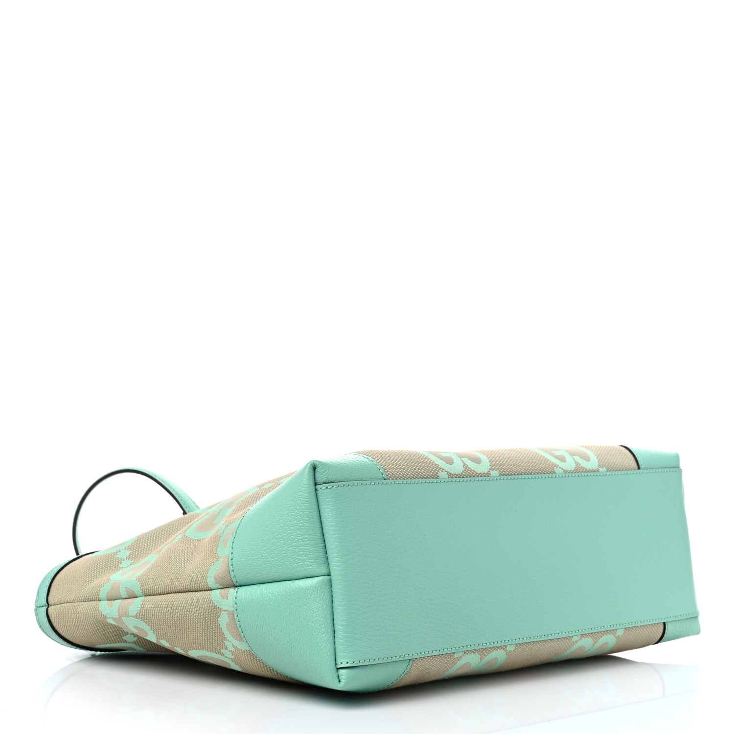 mint❁MINTGREEN　　GUCCI ベージュ GGパターン ポーチ GUCCI Monogram Jumbo GG Textured Dollar Calfskin Medium