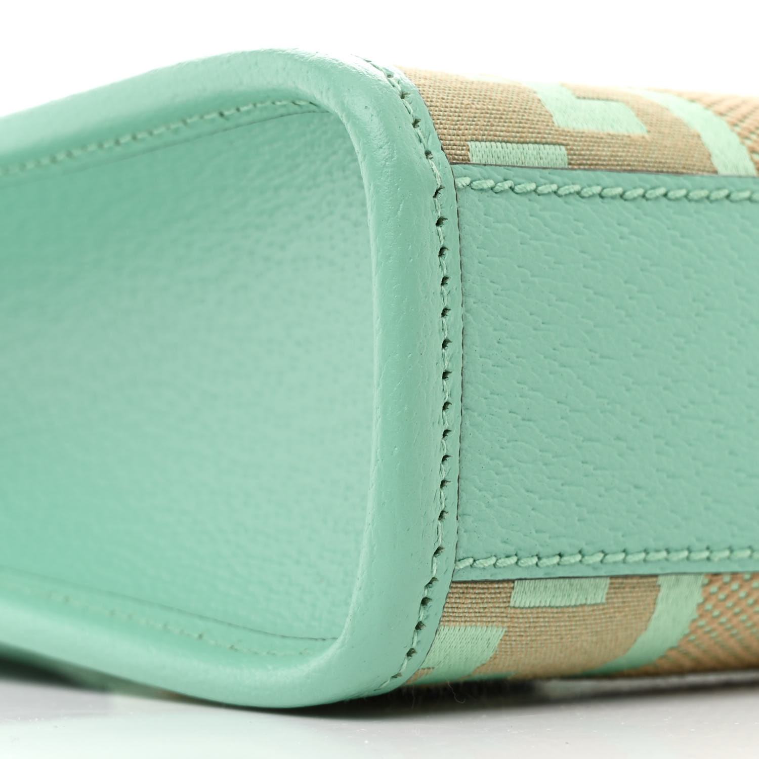 mint❁MINTGREEN　　GUCCI ベージュ GGパターン ポーチ ea92c2fa772e98f2c640b270d21740