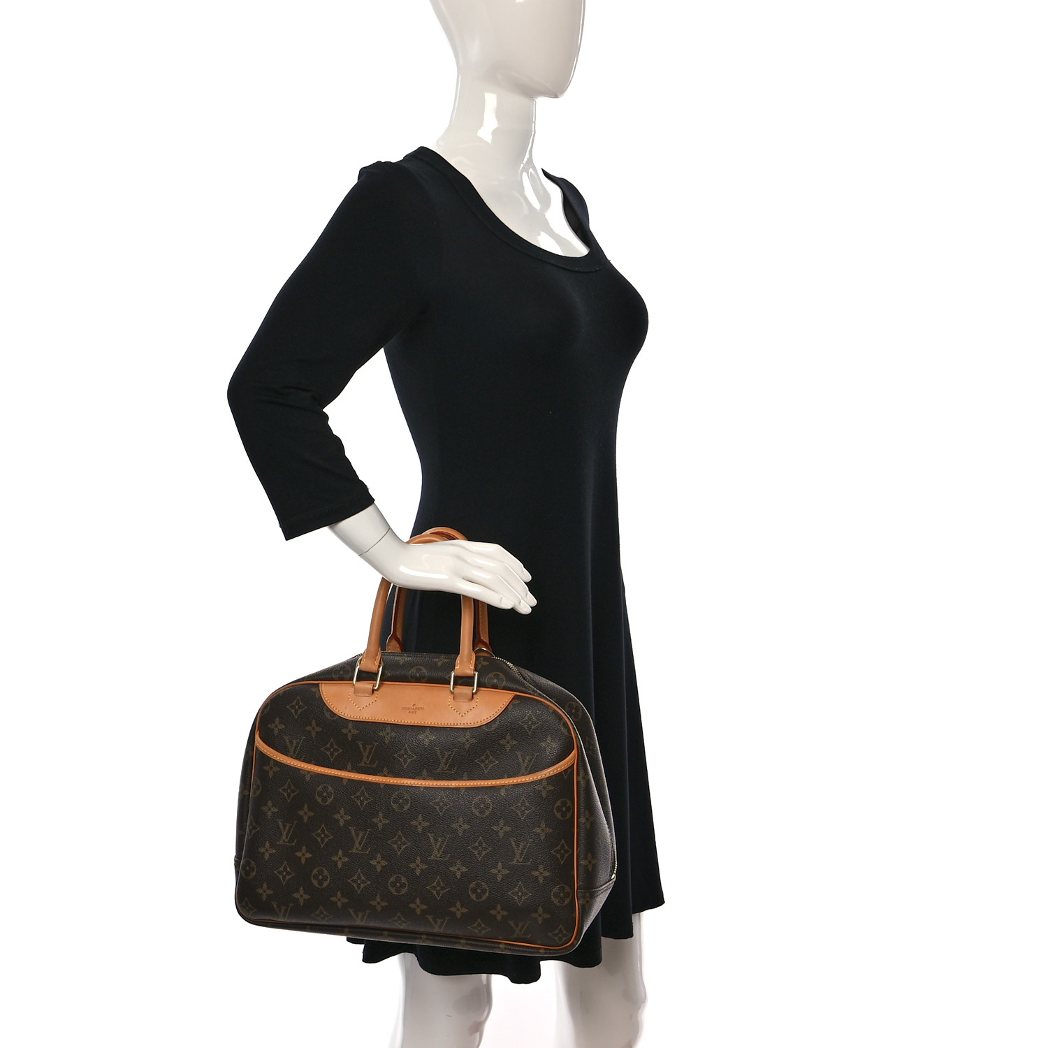 ヴィトン ドービル Louis Vuitton Deauville review & what's in my bag. - YouTube