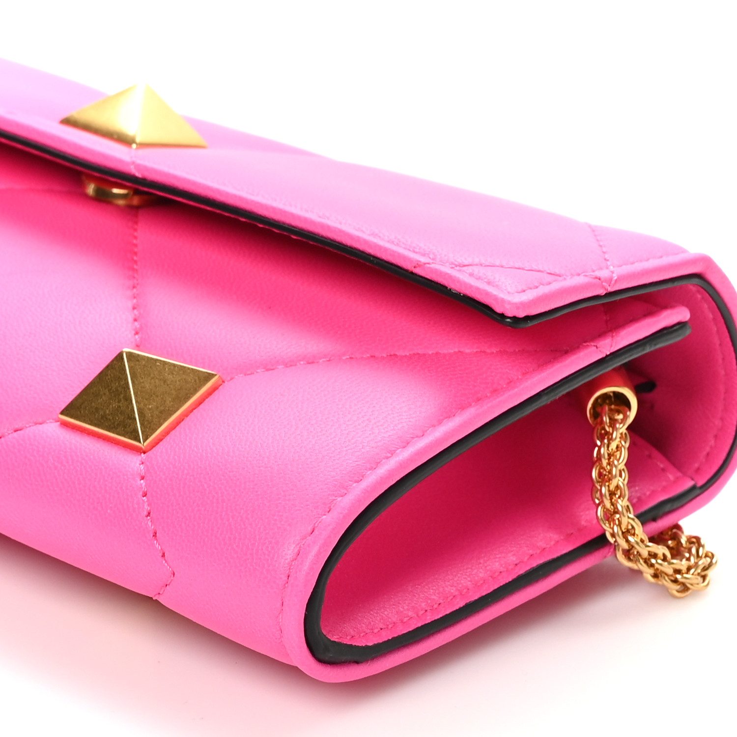 VALENTINO ♪ Roman Stud チェーンウォレット ZW2P0S61V Valentino Garavani Rockstud Leather Wallet on Chain