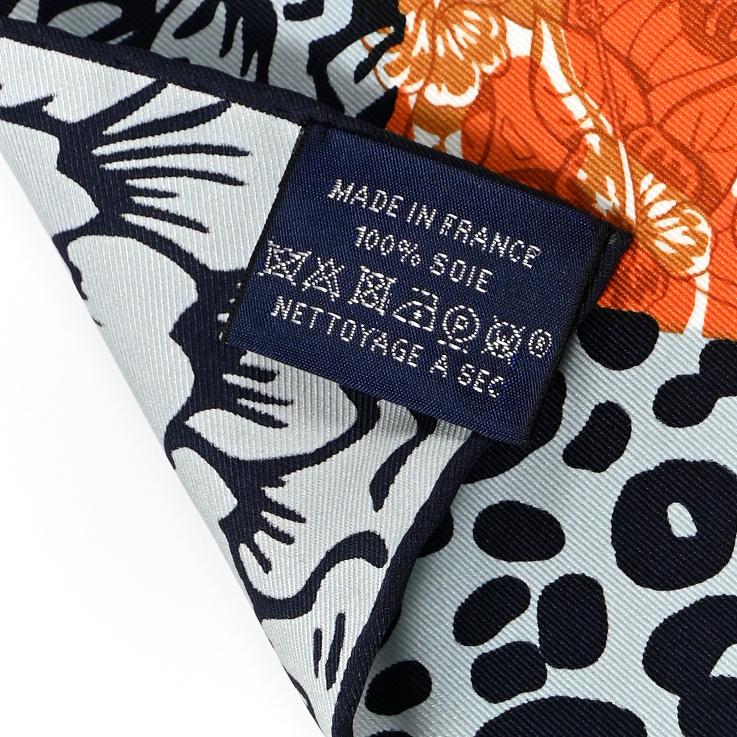 HERMES Silk Jungle Love au Tampon Scarf 70 Orange Cuit Bleu