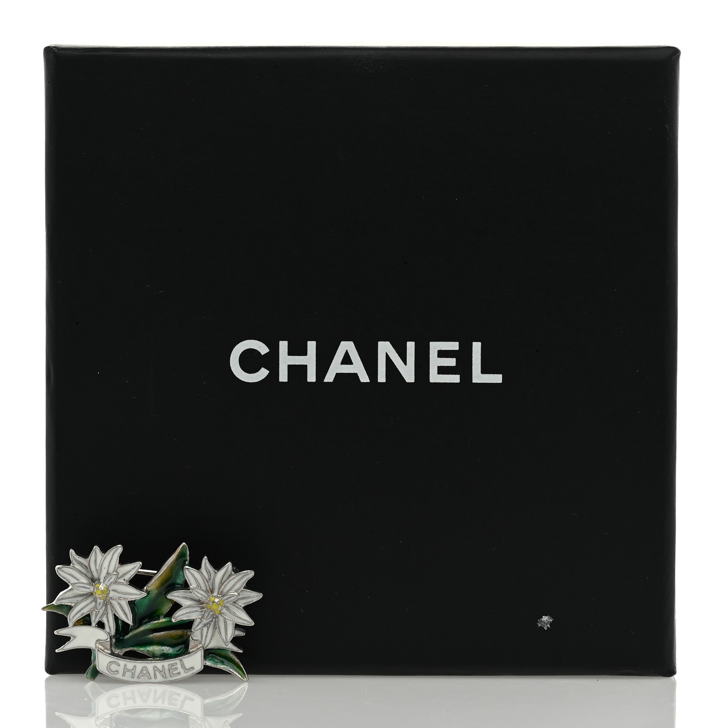【CHANEL】ENAMEL FLORAL BROOCH エナメル フローラル ブローチ CHANEL Metal Resin Flower Brooch White 1678218 | FASHIONPHILE
