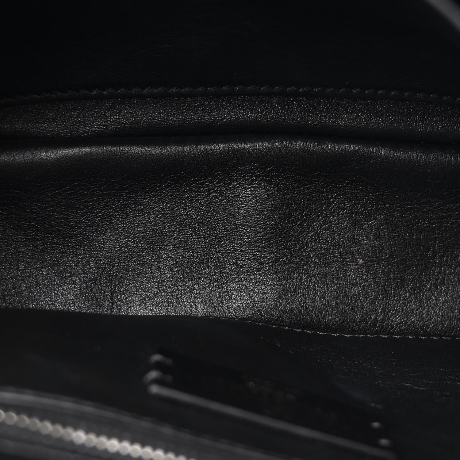 【関税&送料込】Valentino Garavani Black Nappa Leather Chrom VALENTINO GARAVANI Nappa Monochrome Medium Roman Stud