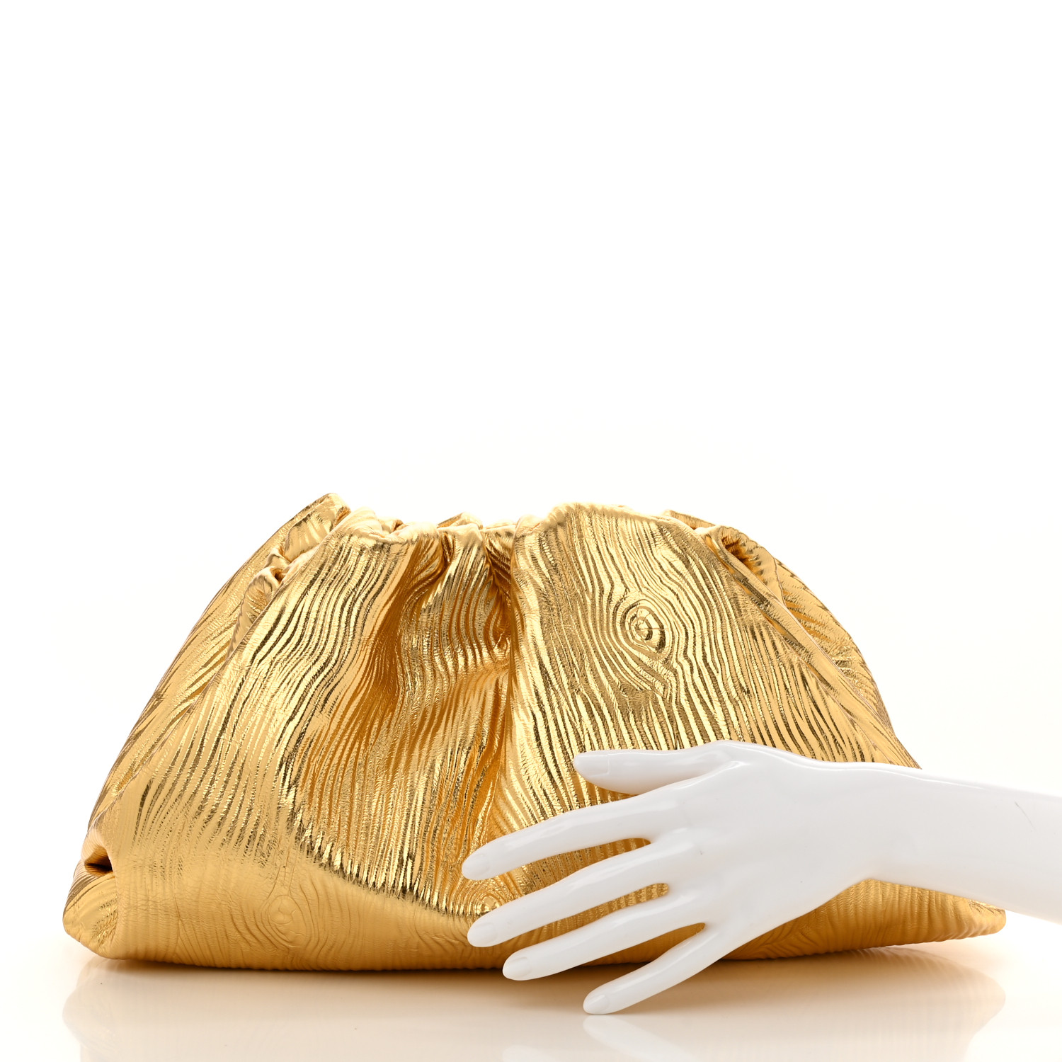 正規品【BOTTEGA VENETA】Pouch Clutch Bag 8色 BOTTEGA VENETA Metallic Bark Calfskin Embossed The Pouch