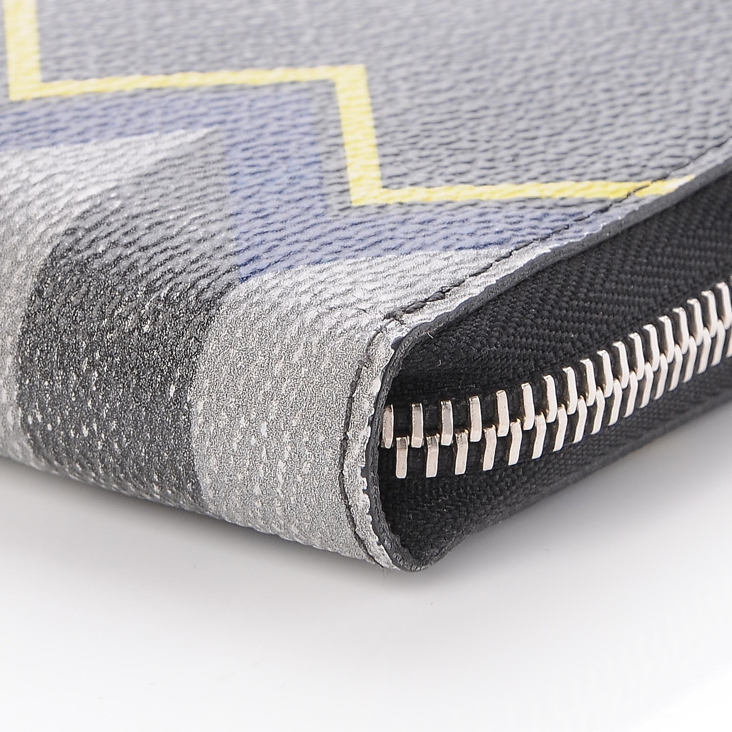 LOUIS VUITTON Damier Graphite Karakoram Zippy Vertical