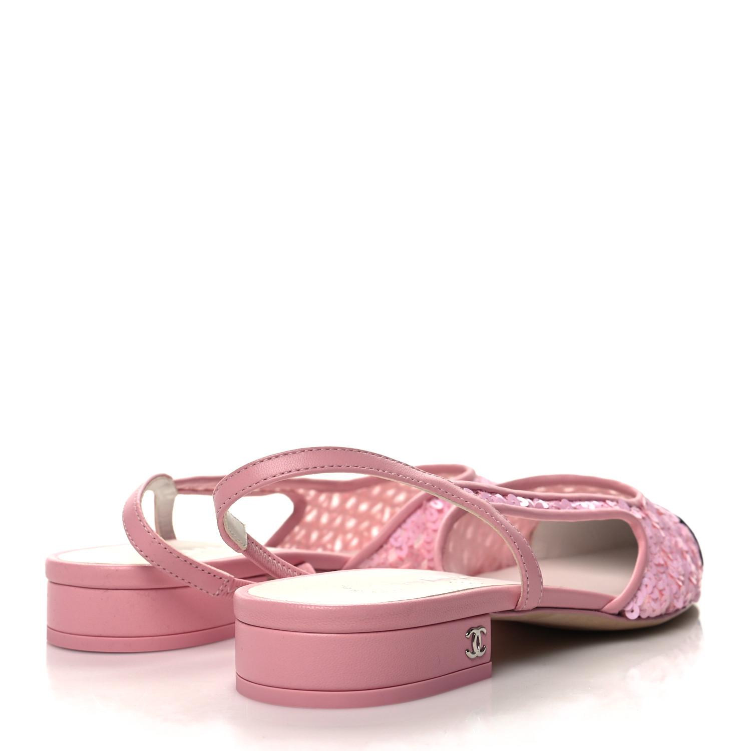 控えめピンクで大人かわいい♪【CHANEL】Sandals ShinyCalfskin Sandals - Shiny calfskin, light pink — Fashion | CHANEL