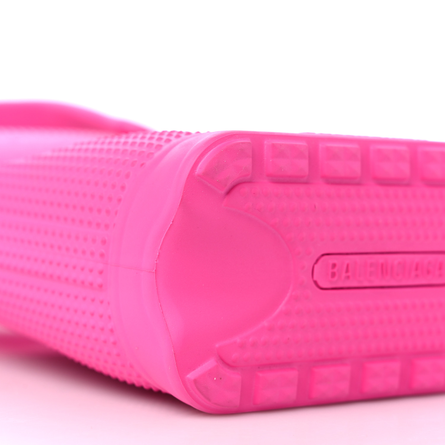 【BALENCIAGA】Crocs Phone Holder ストラップ付き ラバー Balenciaga x Crocs Tote Bag and Phone Holder | Hypebeast