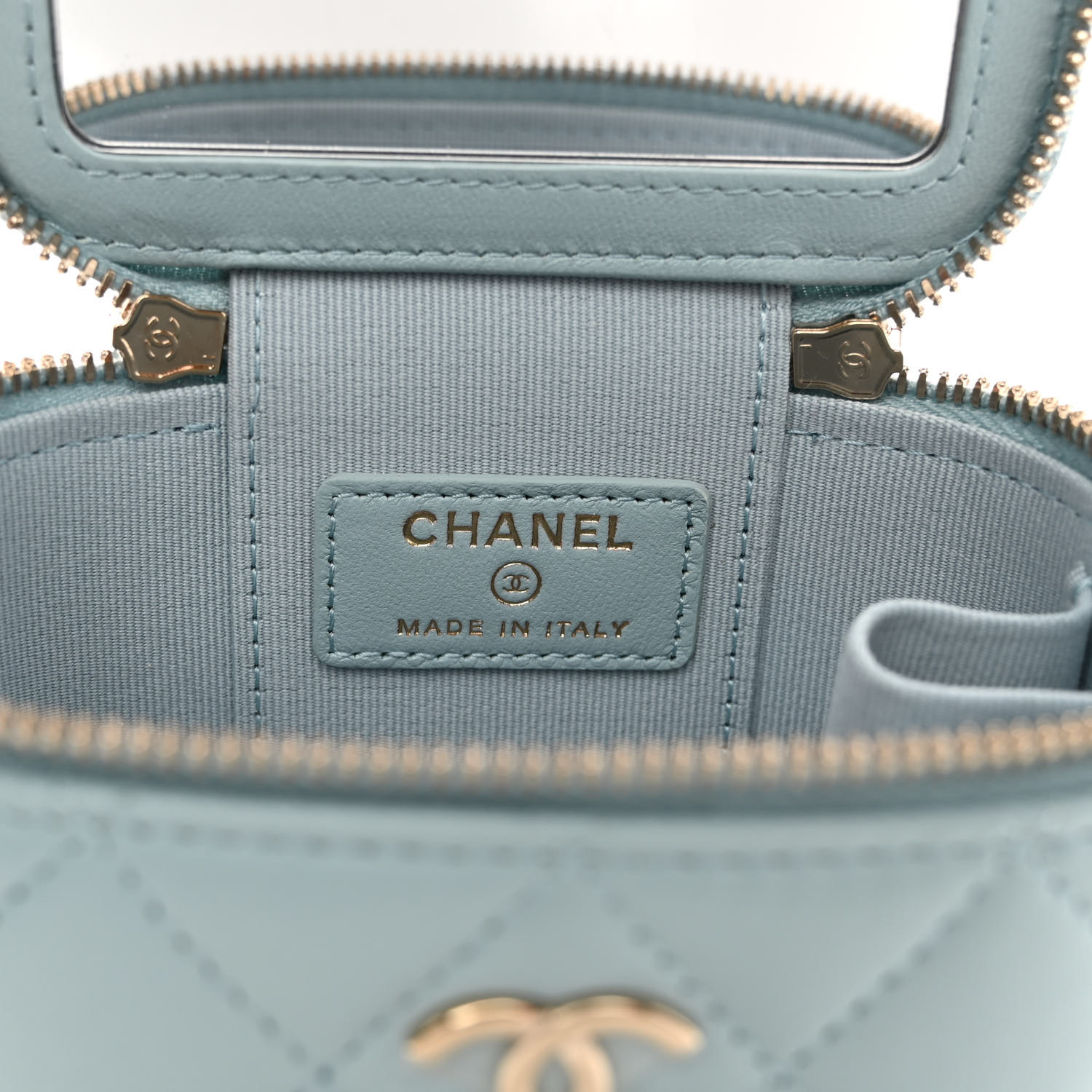 CHANEL ライトブルー ミニバニティーバッグ CHANEL Lambskin Quilted Mini Vanity Case With Pearl Chain