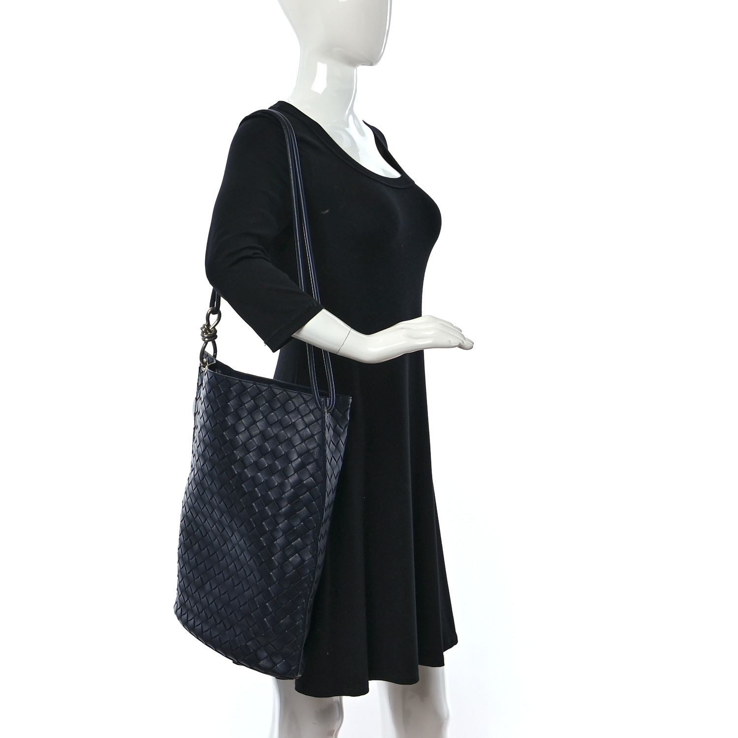 【BOTTEGA VENETA】MEDIUM KNOT BUCKET BAG Bottega Veneta Knot Bucket Shoulder Bag Leather Medium Black