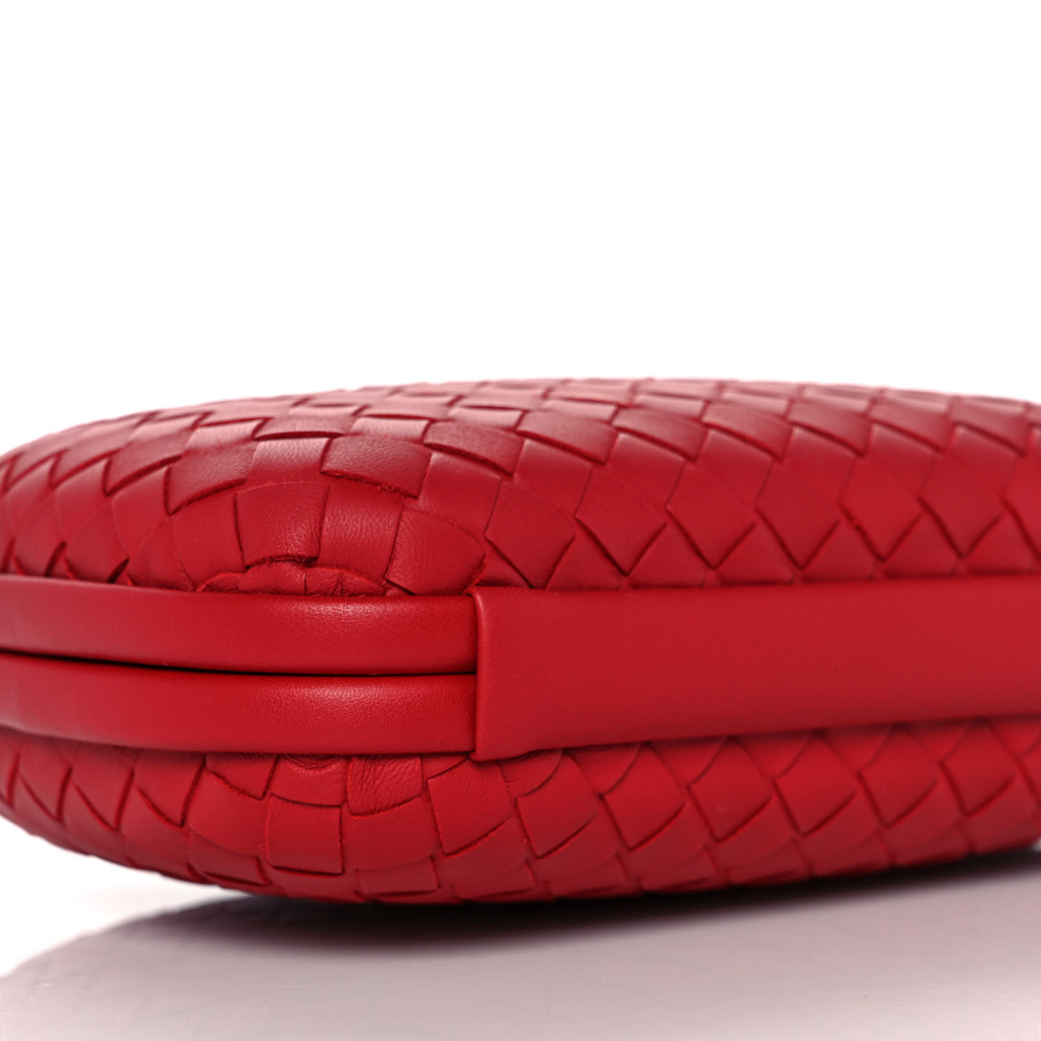【banchoukanchigai 】BOTTEGA VENETA Bottega Veneta The Pouch Clutch in Almond & Gold | FWRD