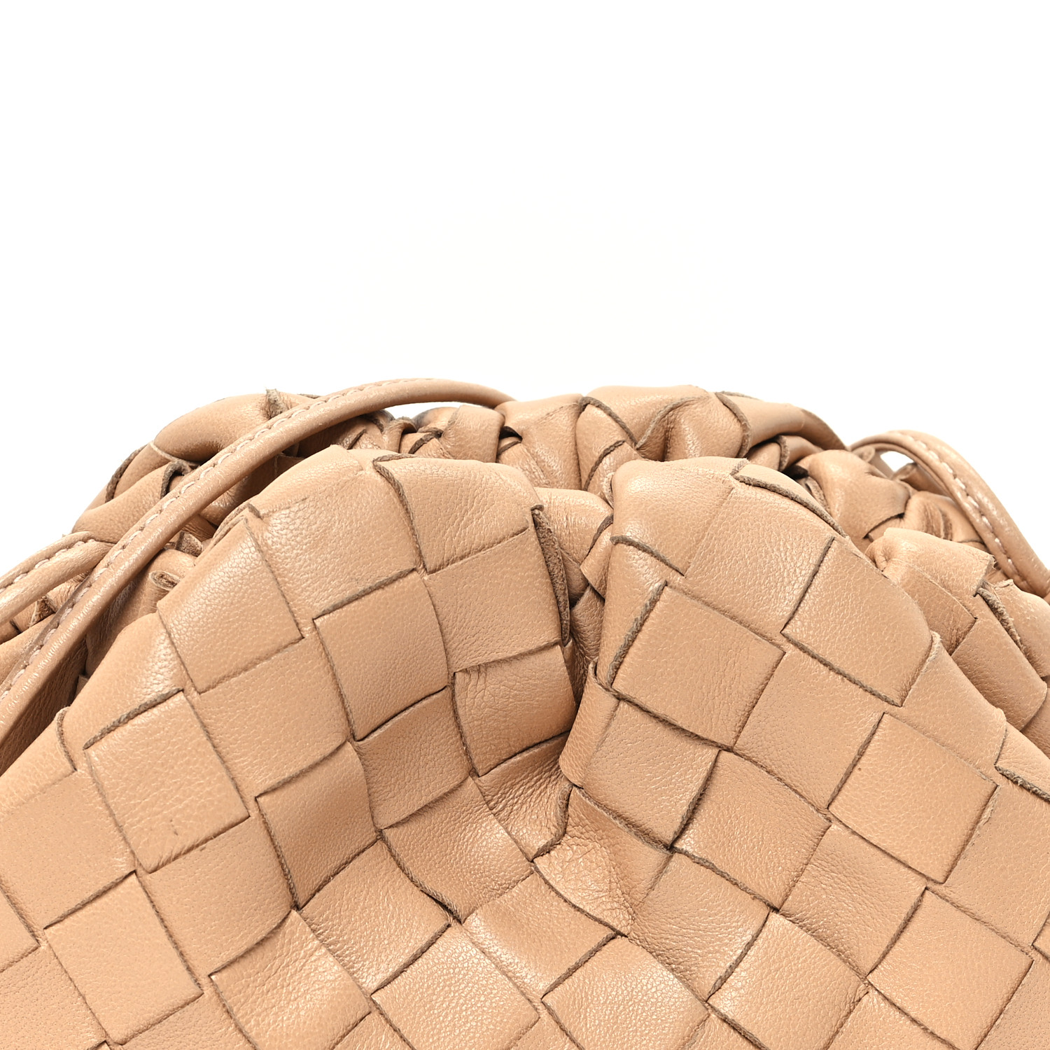 クラッチバッグ BOTTEGA VENETA THE POUCH MINI CLUTCH IN INTRECCIATO NAPPA BOTTEGA VENETA The Pouch mini intrecciato leather clutch