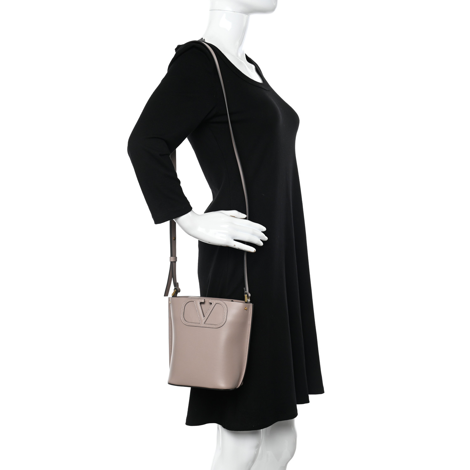 ハンドバッグ Valentino Garavani 'Bucket Vlogo' Shoulder Bag VALENTINO GARAVANI Calfskin Vlogo Bucket Bag Poudre 1344039