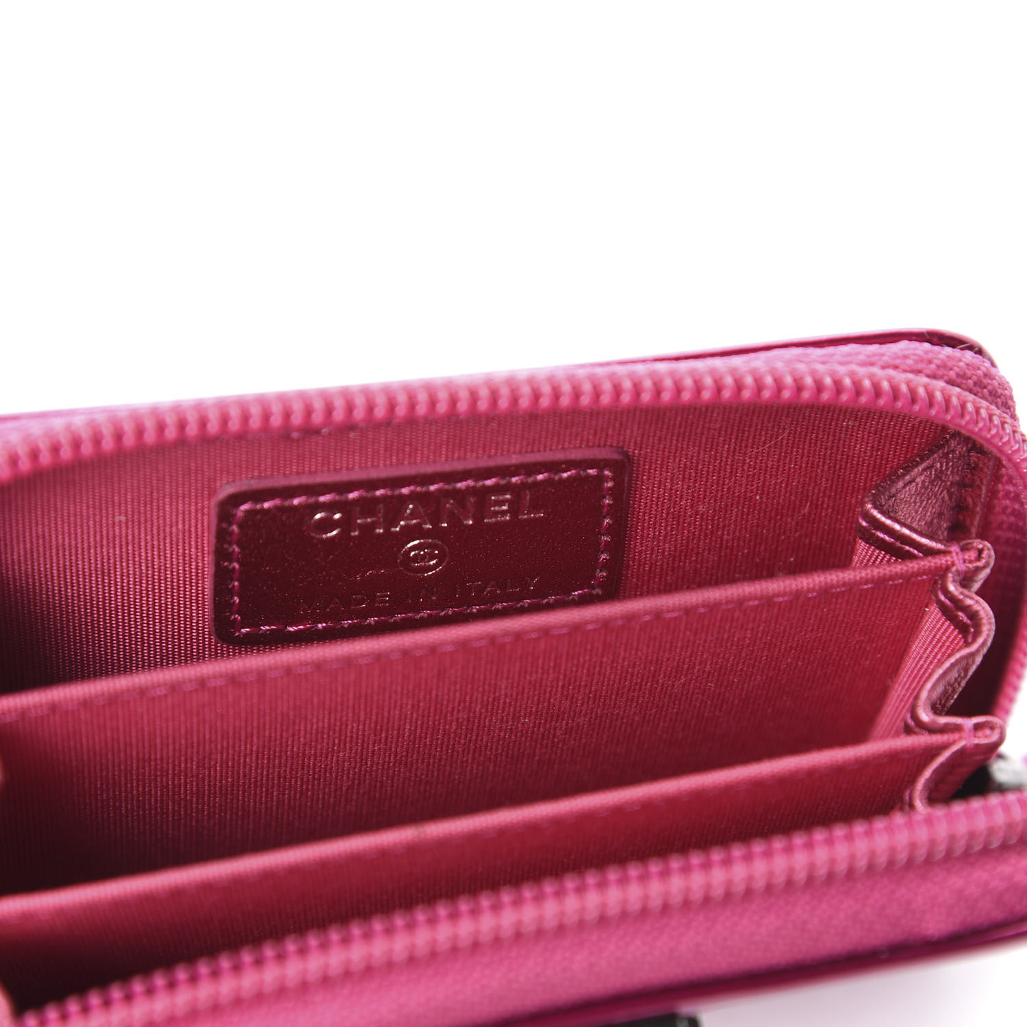CHANEL - にゃ CHANEL Metallic Patent Quilted Zip Around Boy Coin Purse