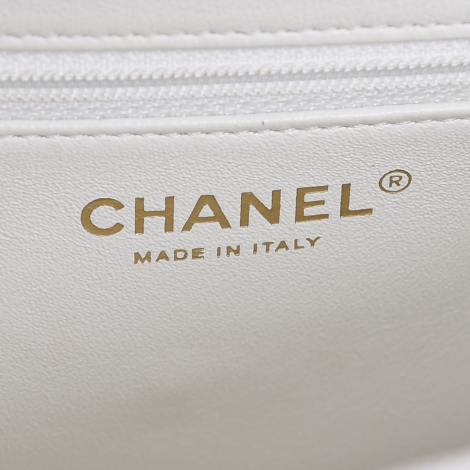 【ヴィンテージ】RankS☆Chanel White Medium Business Affinity CHANEL Caviar Quilted Medium Business Affinity Flap White