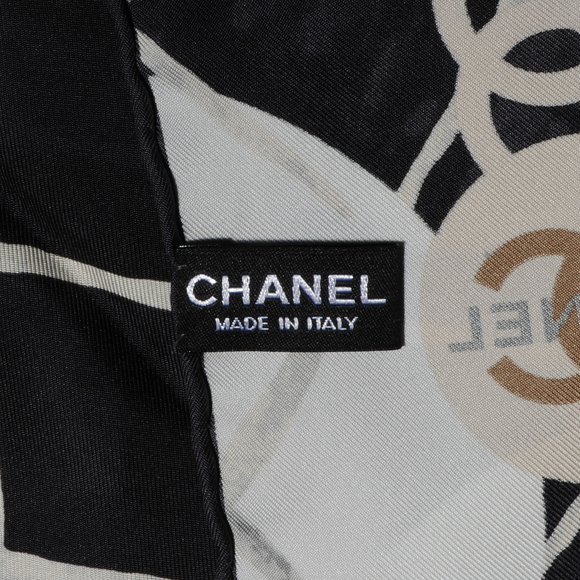 CHANEL シルク ツイル スカーフ - シルク ツイル、ホワイト & ブラック — ファッション