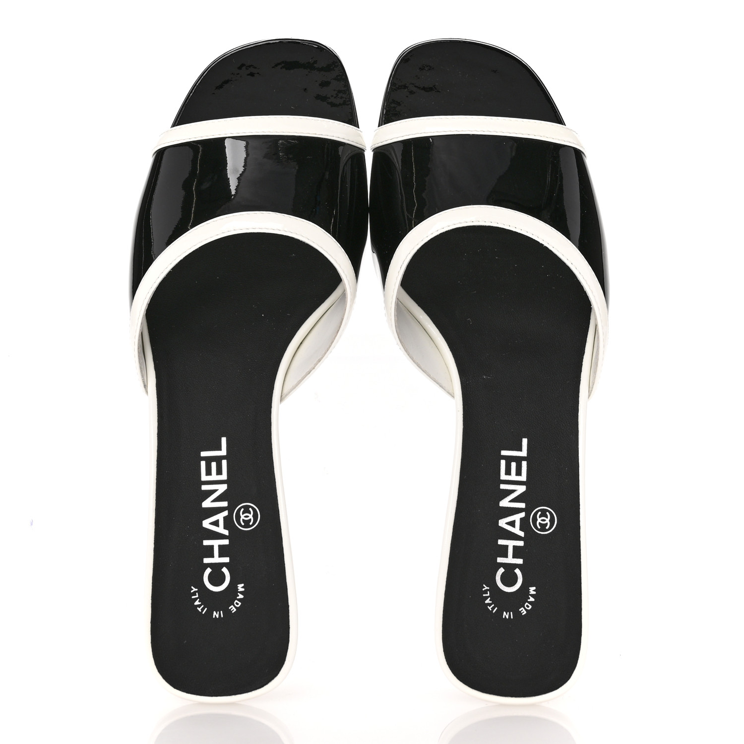 軽やか。洗練されたステップ♪【CHANEL】Patent Calfskin Mules CHANEL Patent Calfskin Mules 39 Black White Grey 1651433