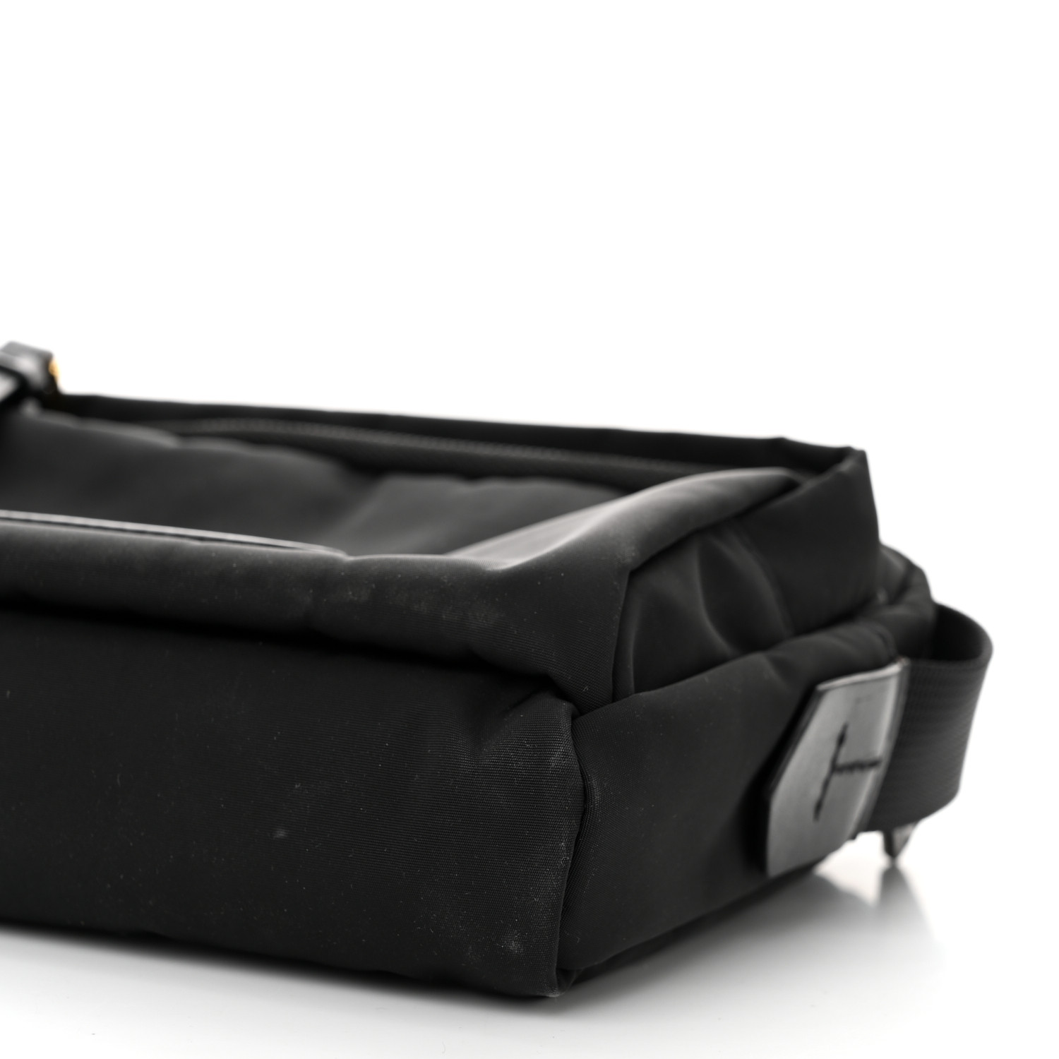 【正規品】TOM FORD　NYLON MESSENGER バッグ TOM FORD Nylon Logo Messenger Bag Black 1640507 | FASHIONPHILE