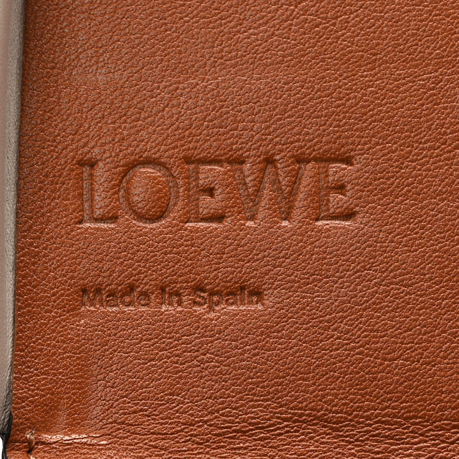 LOEWE Buffed Calfskin Logo Embossed Small Heel Pouch Light
