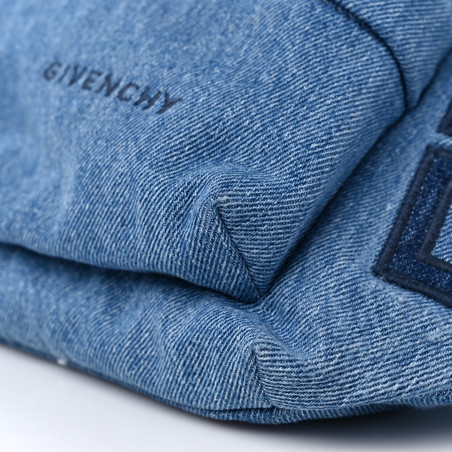 GIVENCHY ロゴ ブルーデニム Essential U ベルトバッグ GIVENCHY Essential U Denim Belt Bag Light Blue 1326933