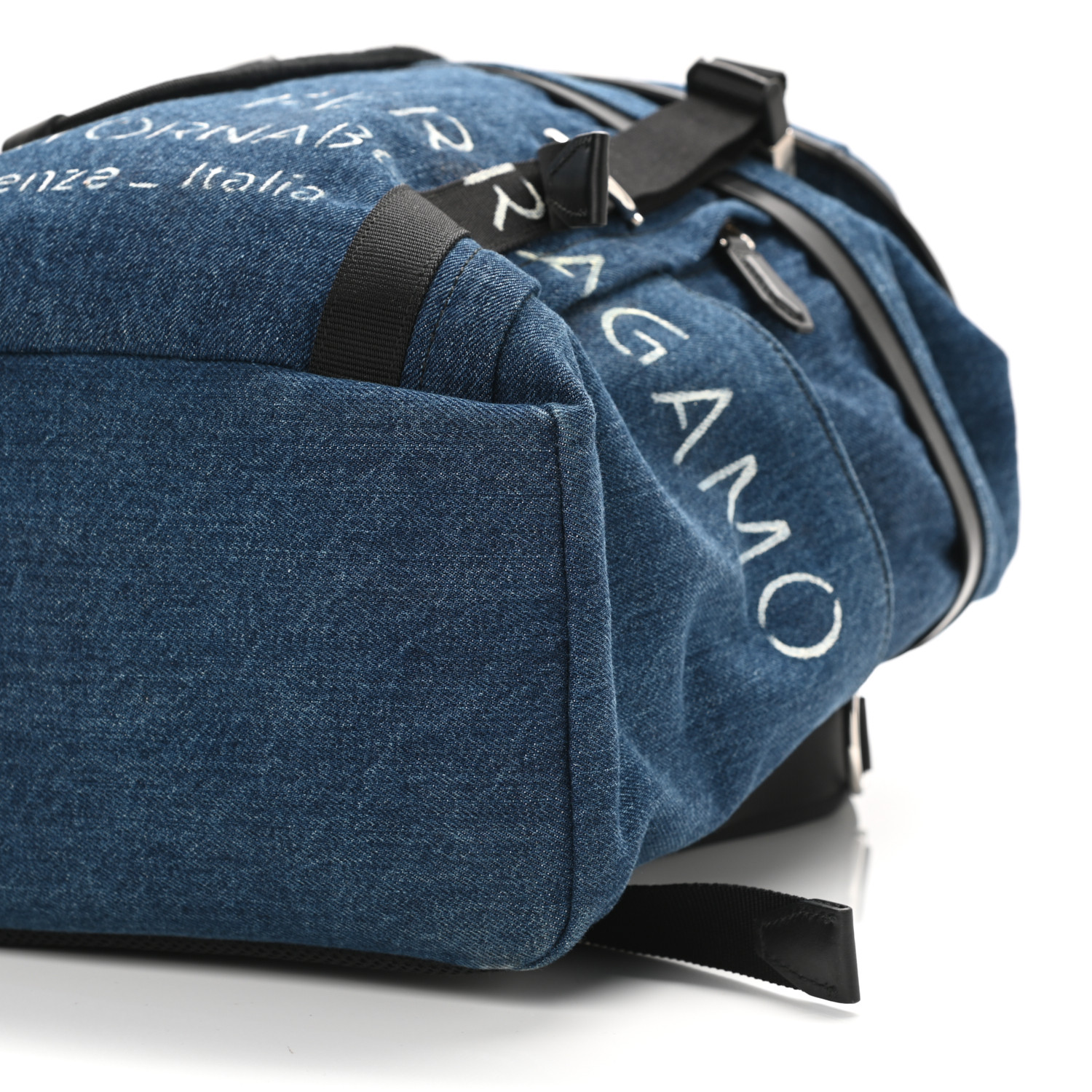 FERRAGAMO★素敵！NAVY DENIM CANVAS LEATHER TRIM BACKPACK $1690 FERRAGAMO NAVY DENIM CANVAS TAN LEATHER TRIM 1927