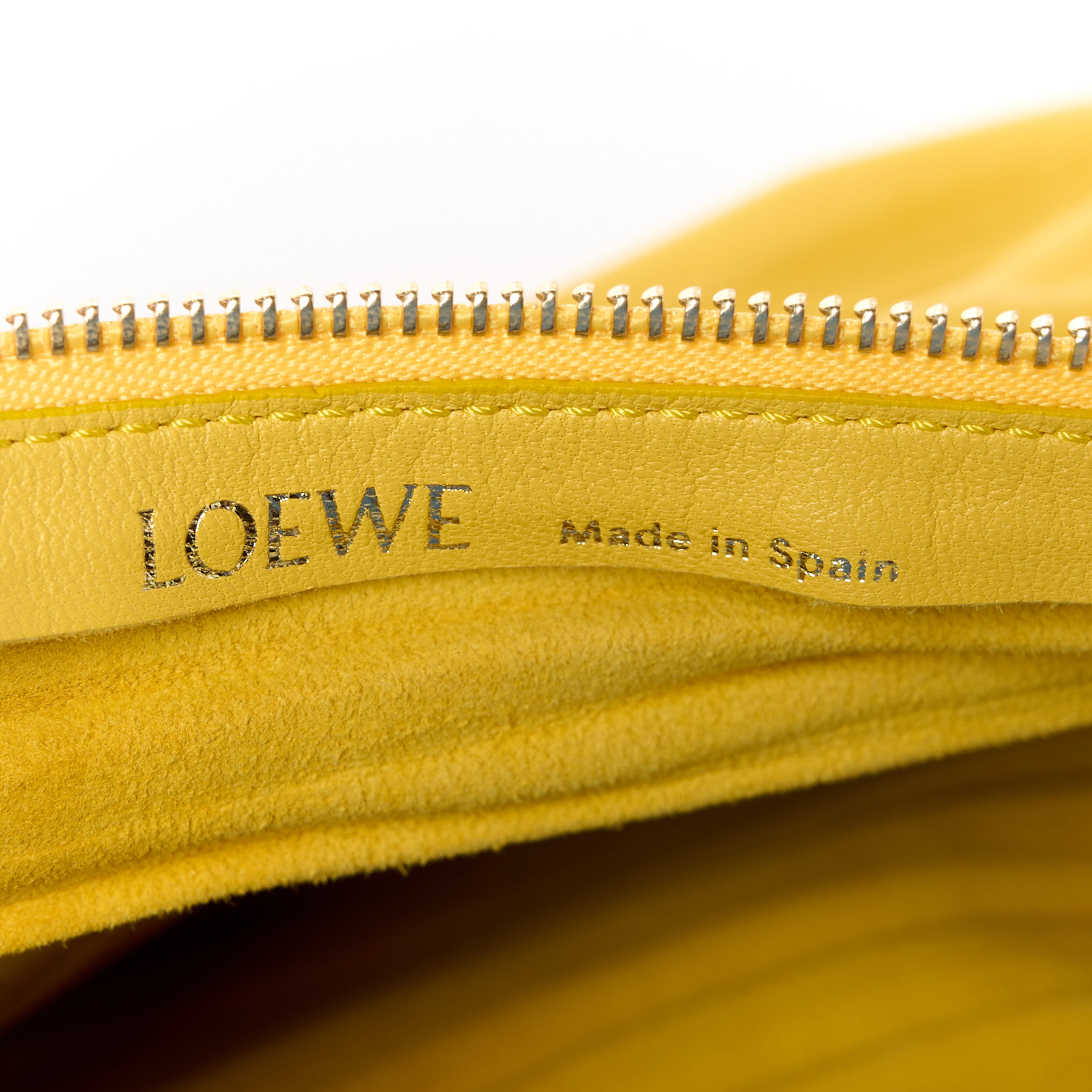 LOEWE イエローポーチ Made in Spain LOEWE イエローポーチ Made in Spain