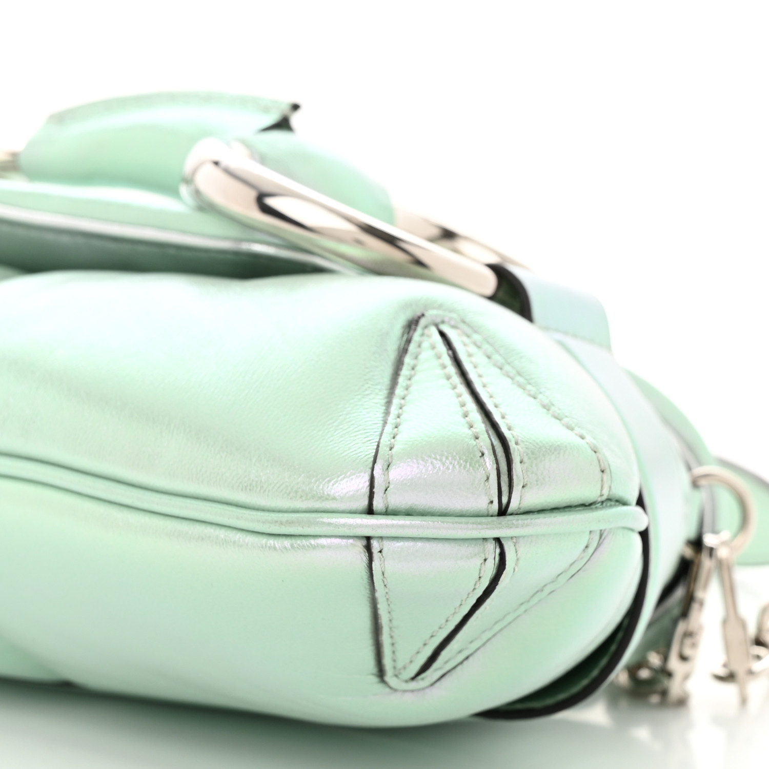 ショルダーバッグ・ポシェット Iridescent Green Horsebit Chain Medium Shoulder Bag Gucci Iridescent Green Horsebit Shoulder Bag - Runway Catalog