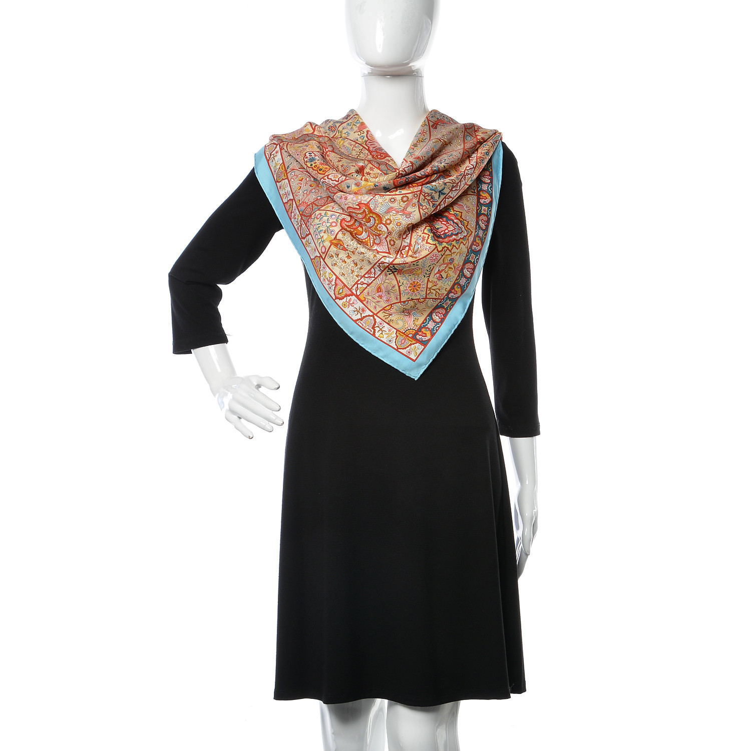 HERMES Silk Au Pays Des Oiseaux Fleurs Scarf 90 384449