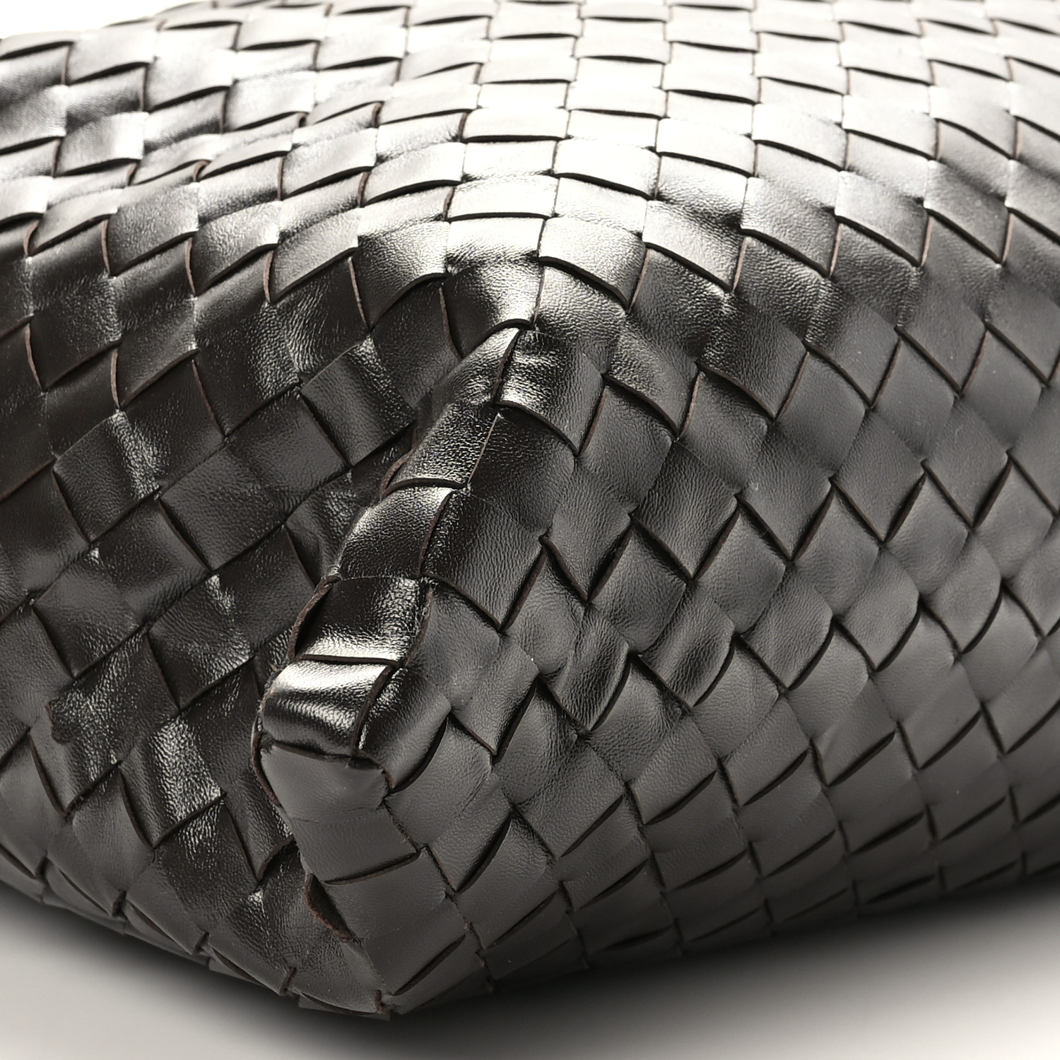 【関税送料込】BOTTEGA VENETA Large Hop Fondant Bottega Veneta Large Hop Bag in Fondant & Muse Brass | FWRD